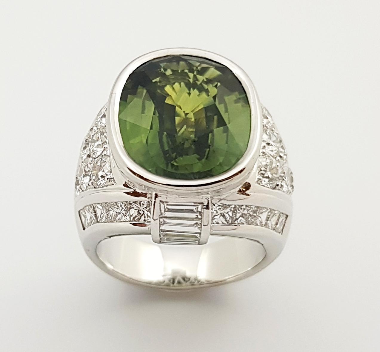 Green Sapphire with Diamond Ing Set in 18 Karat White Gold Settings For Sale 2