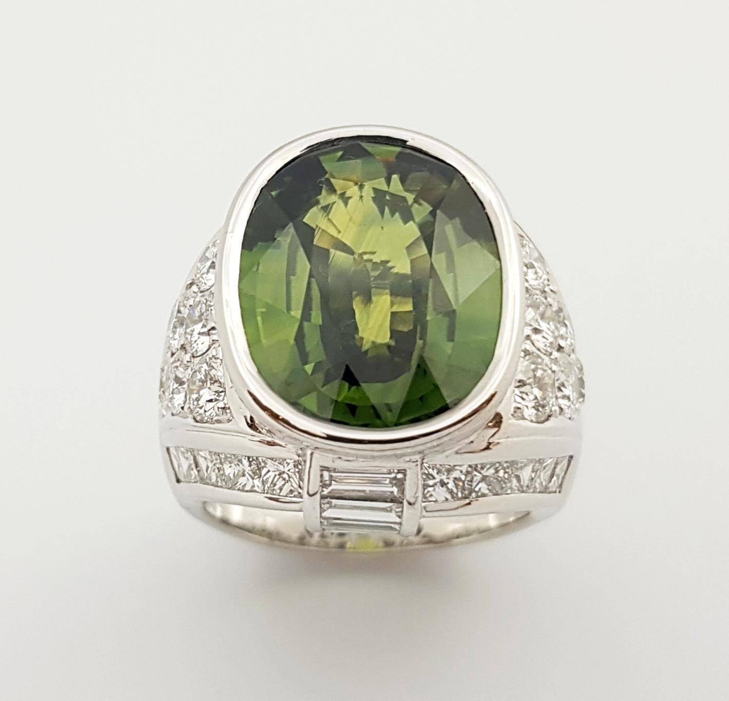 Green Sapphire with Diamond Ing Set in 18 Karat White Gold Settings For Sale 3