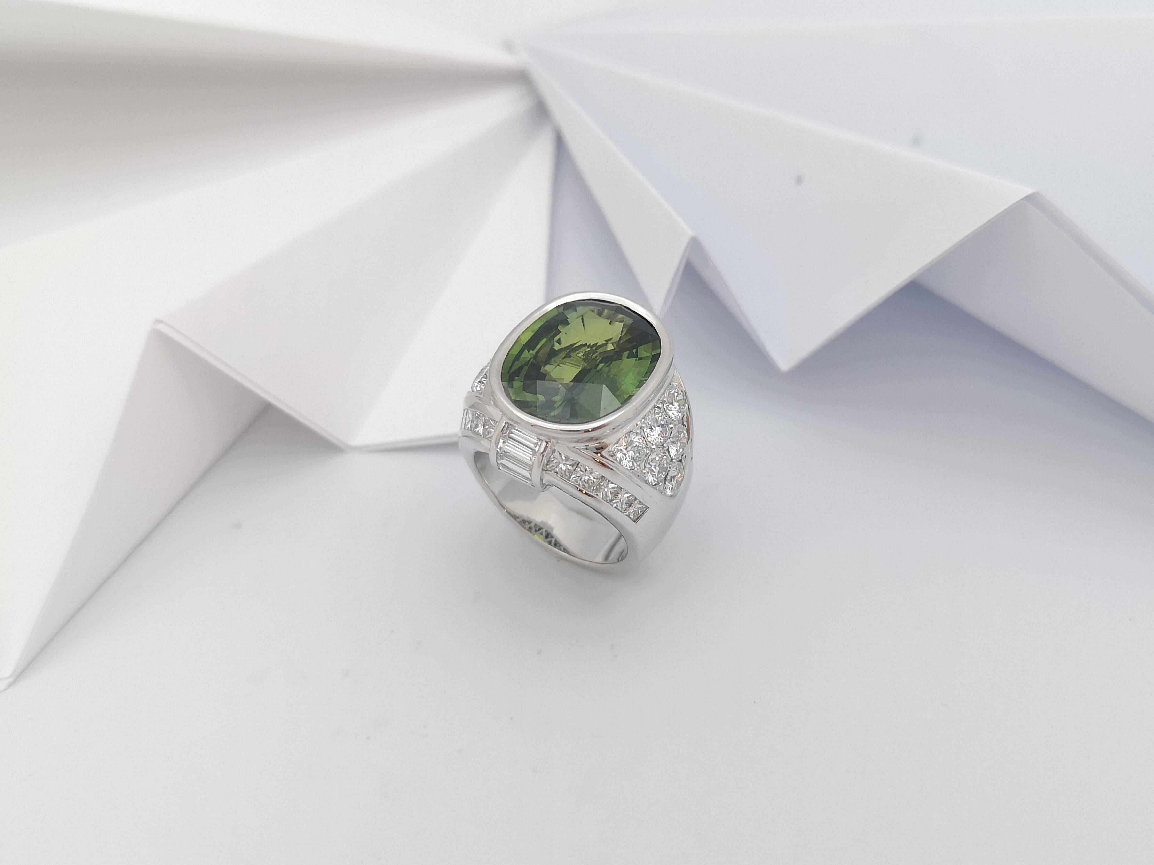 Green Sapphire with Diamond Ing Set in 18 Karat White Gold Settings For Sale 6