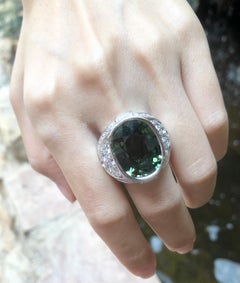 Parure Ing en or blanc 18 carats sertie d'un saphir vert et de diamants