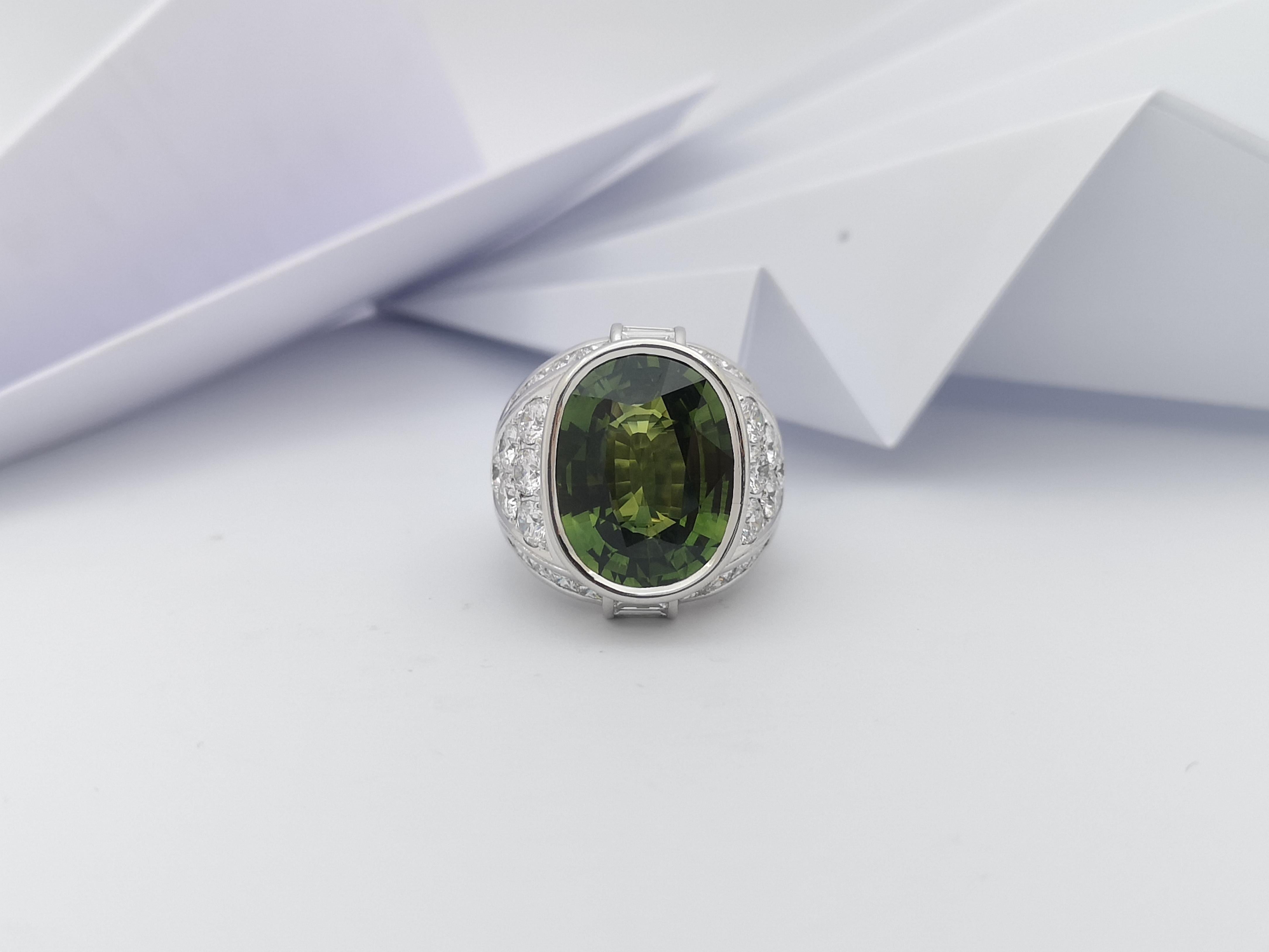 Green Sapphire with Diamond Ing Set in 18 Karat White Gold Settings In New Condition For Sale In Bangkok, TH