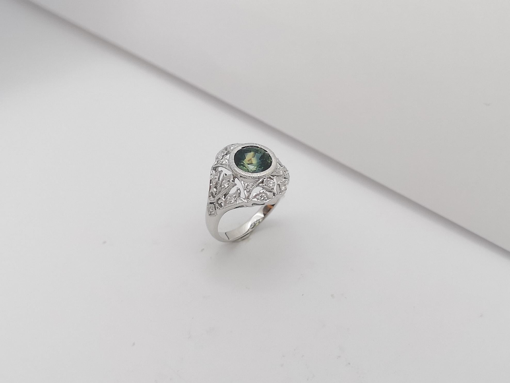 Green Sapphire with Diamond Ring Set in 18 Karat White Gold Settings For Sale 6