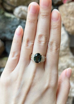 Green Sapphire with Diamond Ring set in 18K Gold Settings