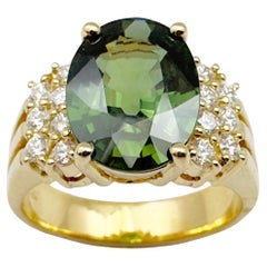 Green Sapphire with Diamond Ring set in 18K Gold Settings