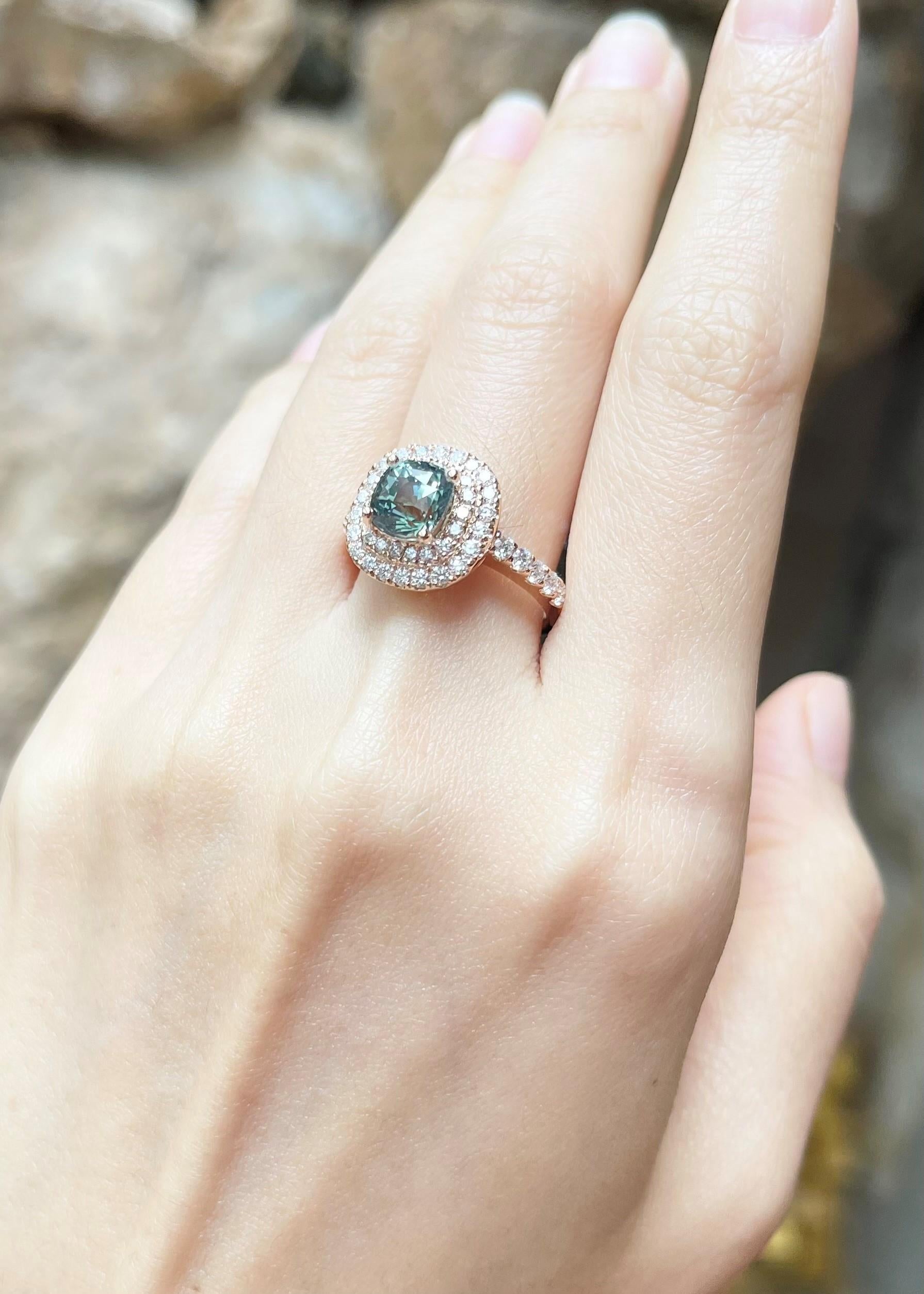 Contemporary Certified Unheated Green Sapphire with Diamond Ring set in 18K Rose Gold For Sale