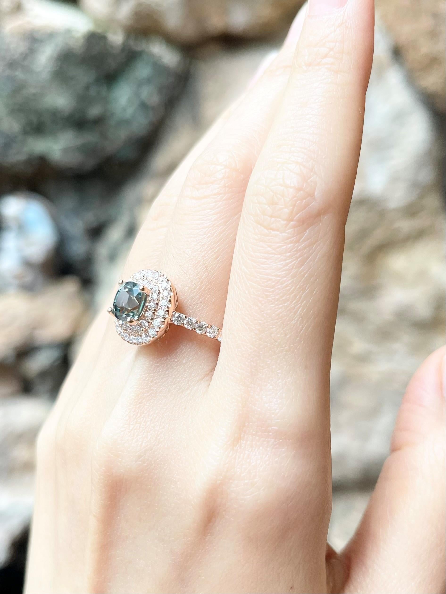 Round Cut Certified Unheated Green Sapphire with Diamond Ring set in 18K Rose Gold For Sale