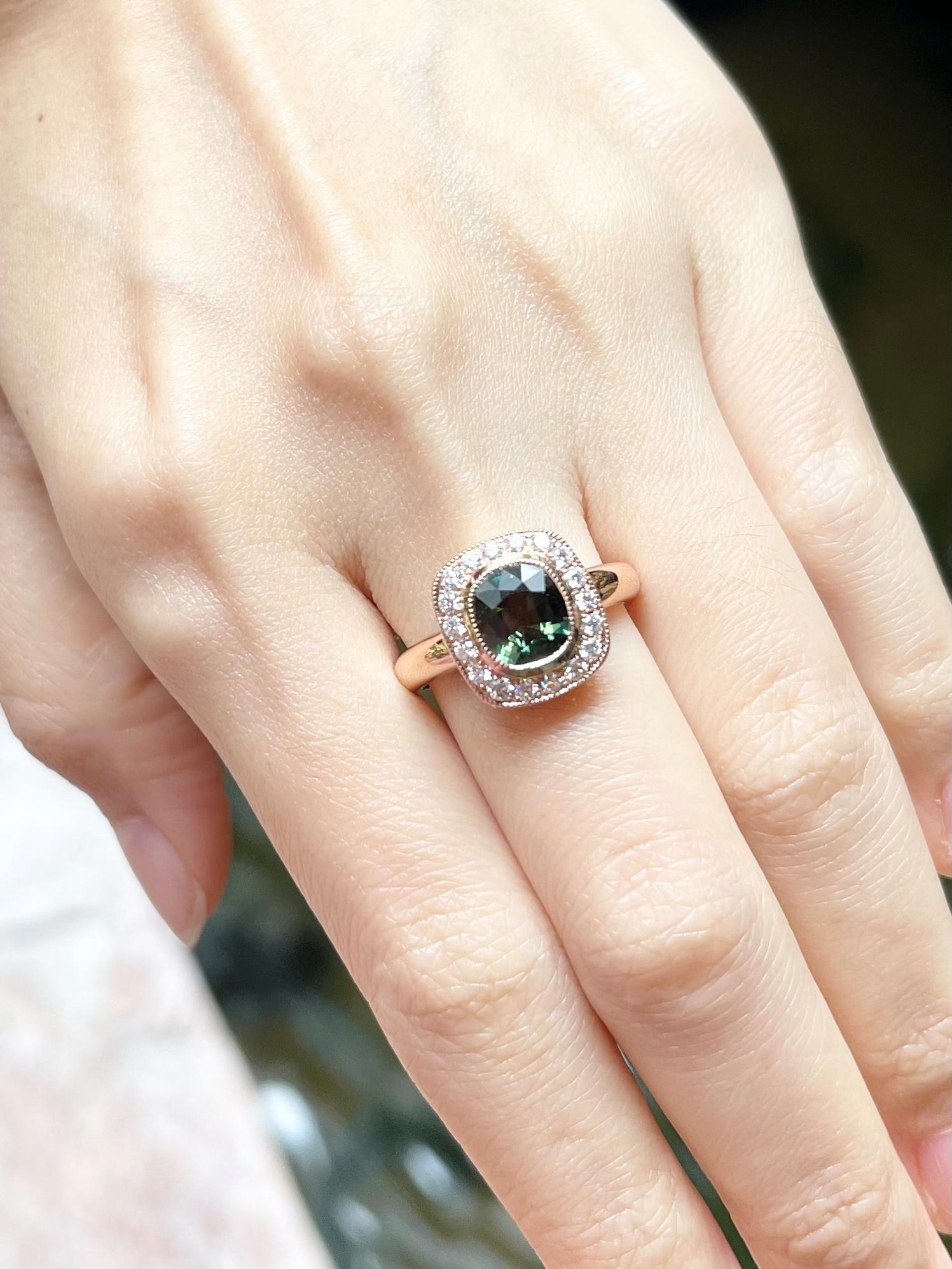 Green Sapphire with Diamond Ring set in 18K Rose Gold Settings In New Condition For Sale In Bangkok, TH