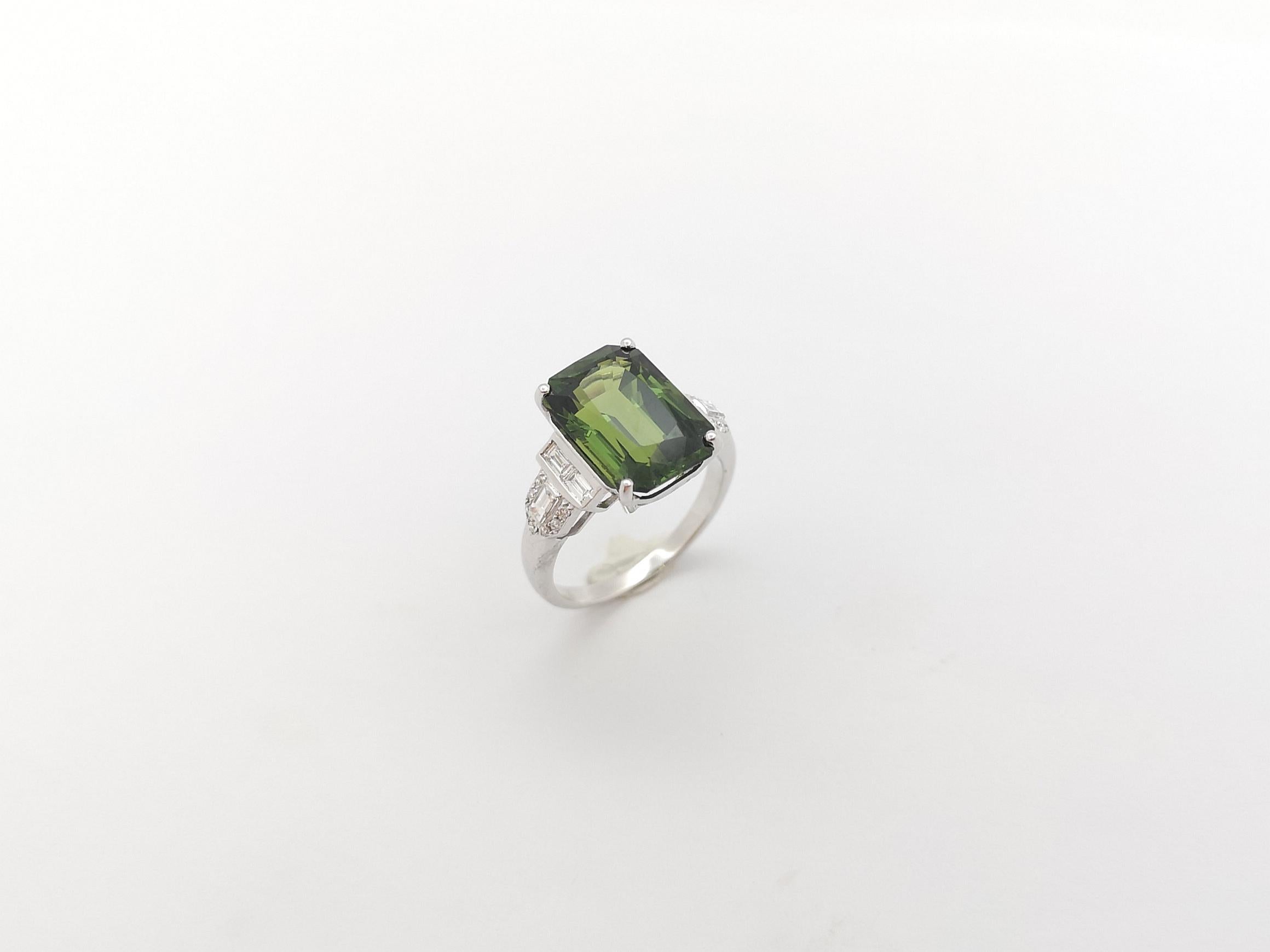 Green Sapphire with Diamond Ring set in 18K White Gold Settings For Sale 5