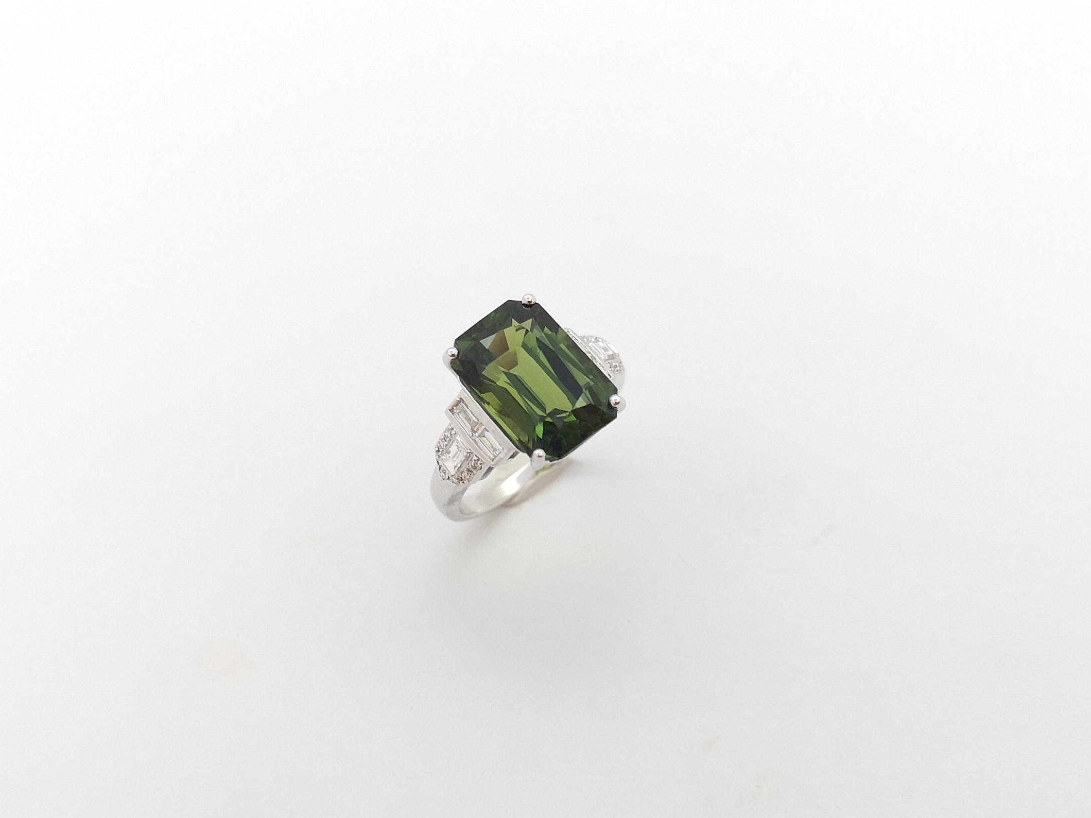 Green Sapphire with Diamond Ring set in 18K White Gold Settings For Sale 7