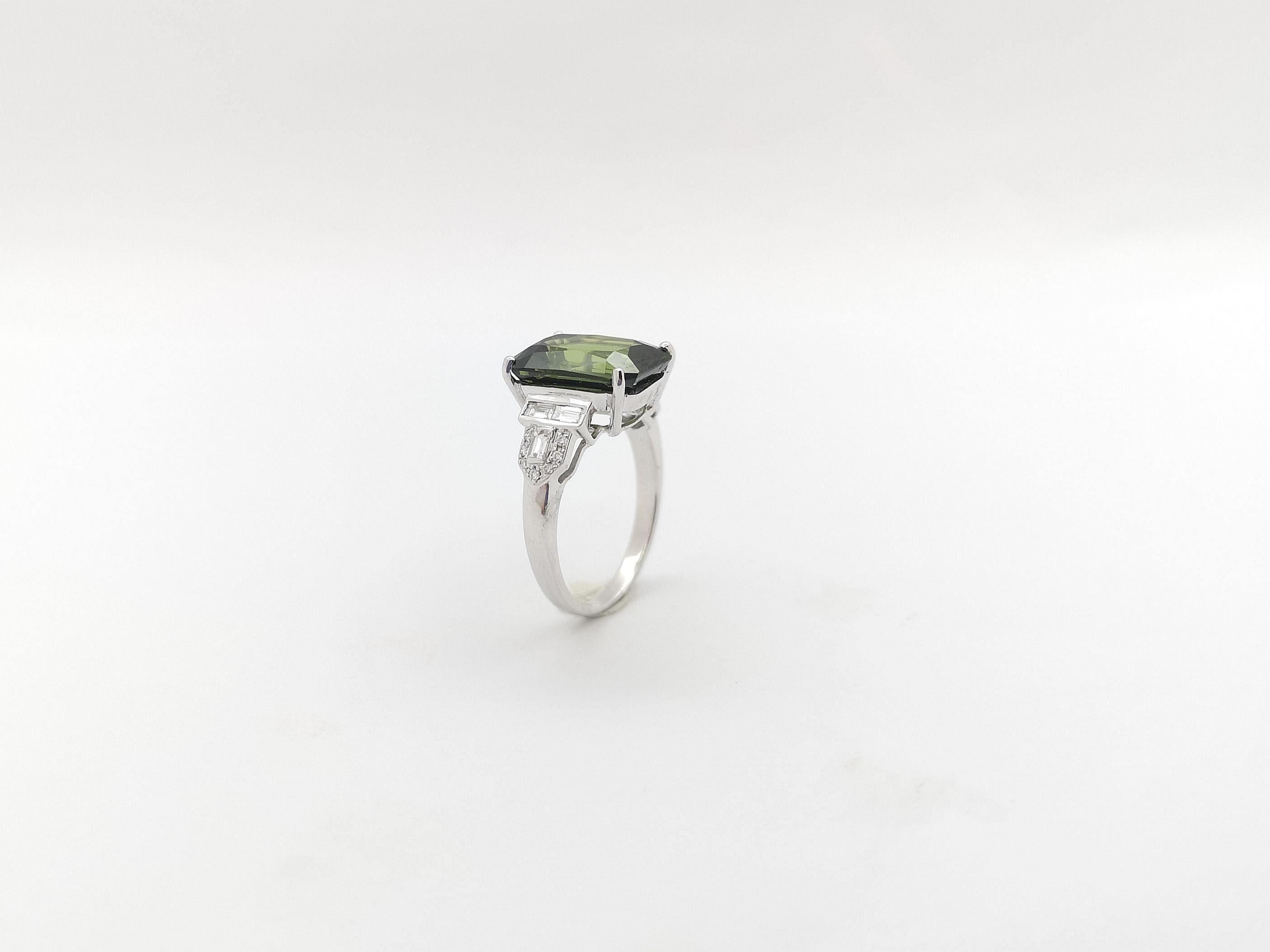 Green Sapphire with Diamond Ring set in 18K White Gold Settings For Sale 8