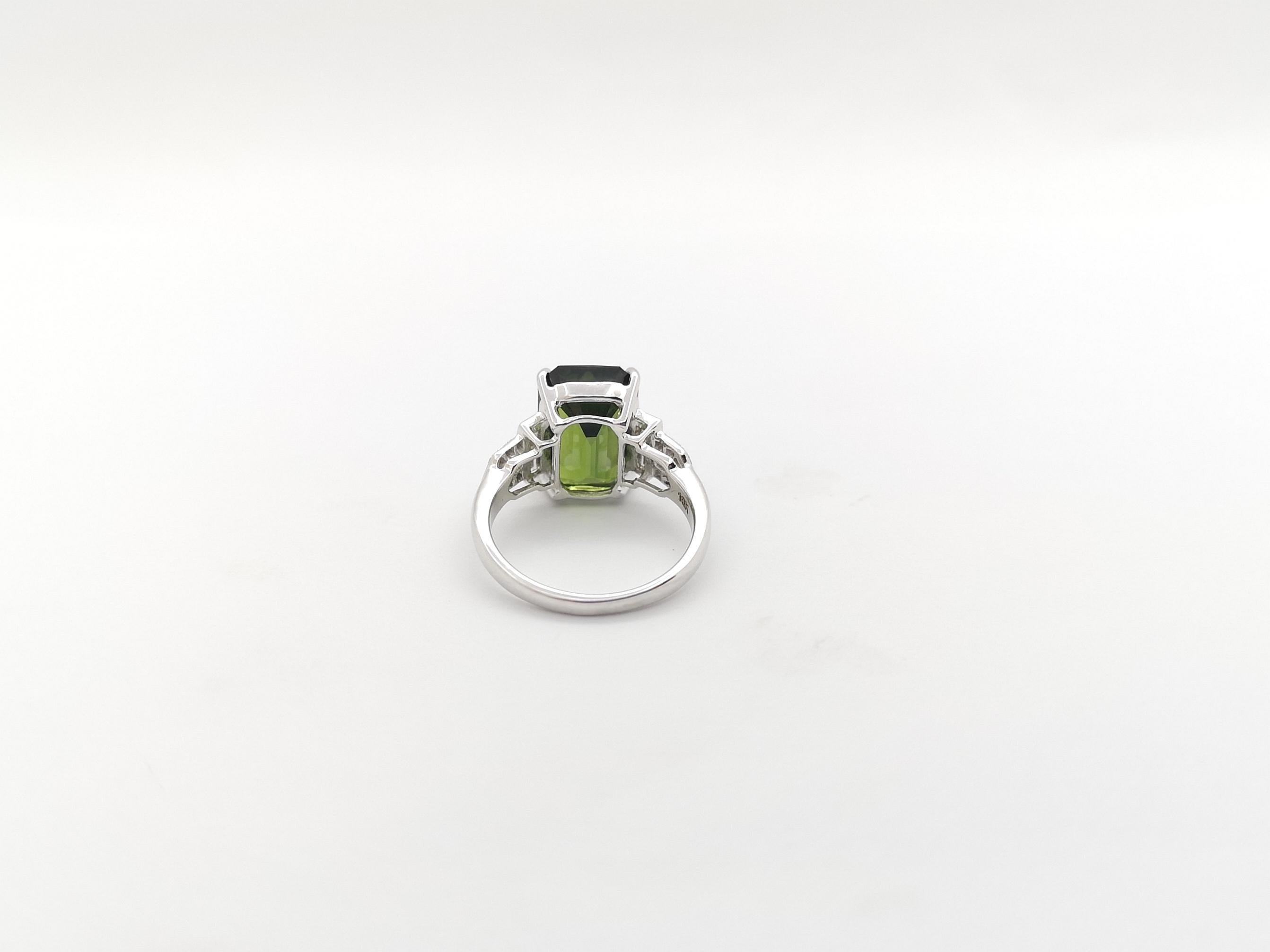 Green Sapphire with Diamond Ring set in 18K White Gold Settings For Sale 9
