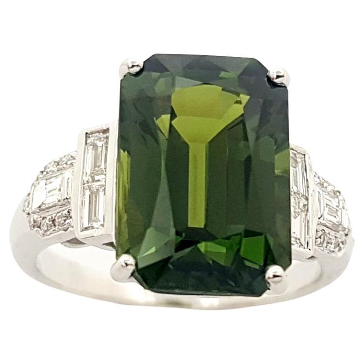 Green Sapphire with Diamond Ring set in 18K White Gold Settings For Sale