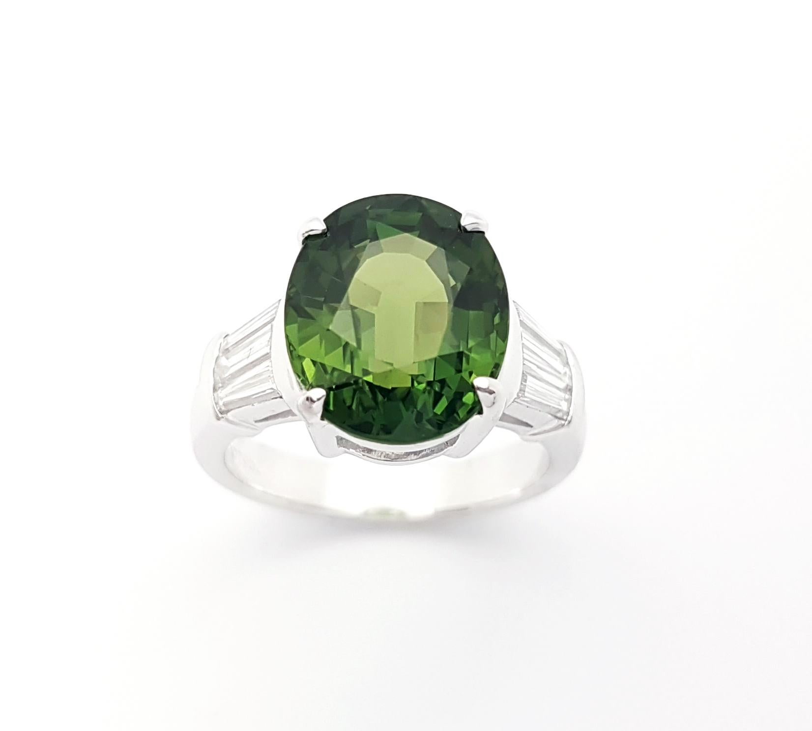 Green Sapphire with Diamond Ring set in Platinum 950 Settings For Sale 2