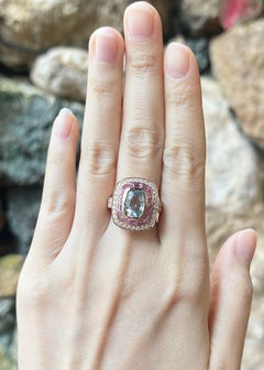 Ring mit grünem Saphir, rosa Saphir und Diamant in 18 Karat Roségoldfassung