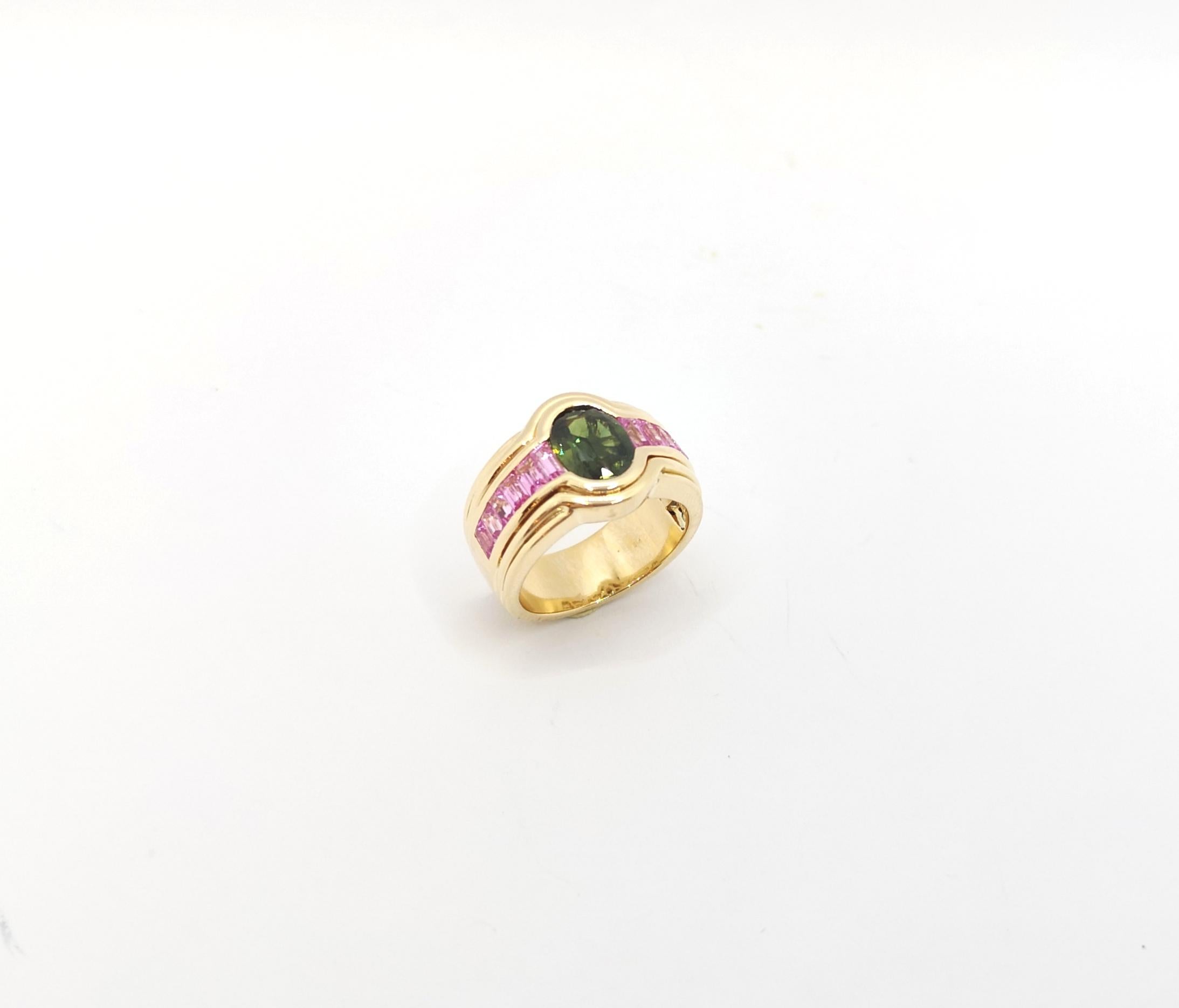 Green Sapphire with Pink Sapphire Ring set in 18K Gold Settings For Sale 7