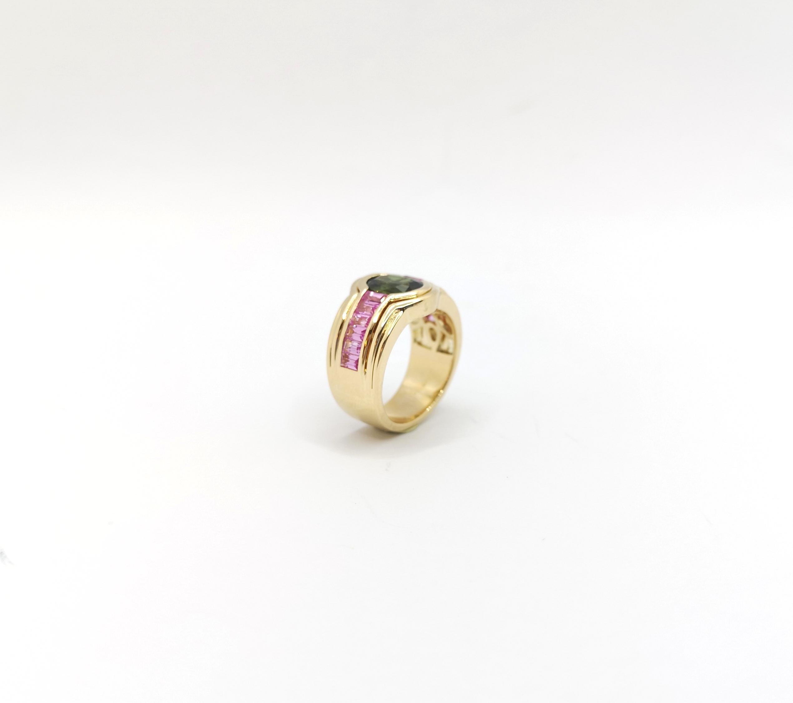 Green Sapphire with Pink Sapphire Ring set in 18K Gold Settings For Sale 8