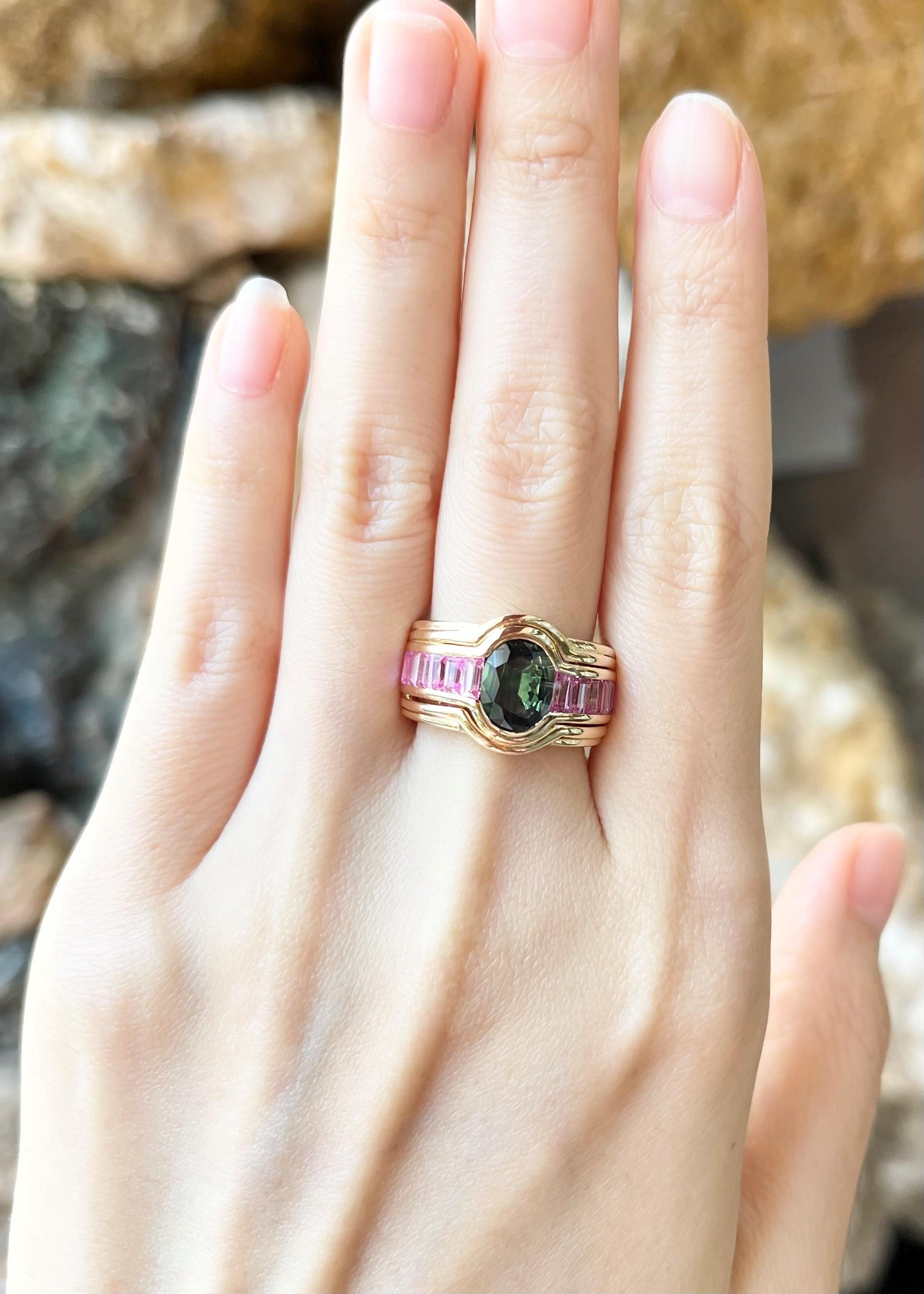 Women's or Men's Green Sapphire with Pink Sapphire Ring set in 18K Gold Settings For Sale