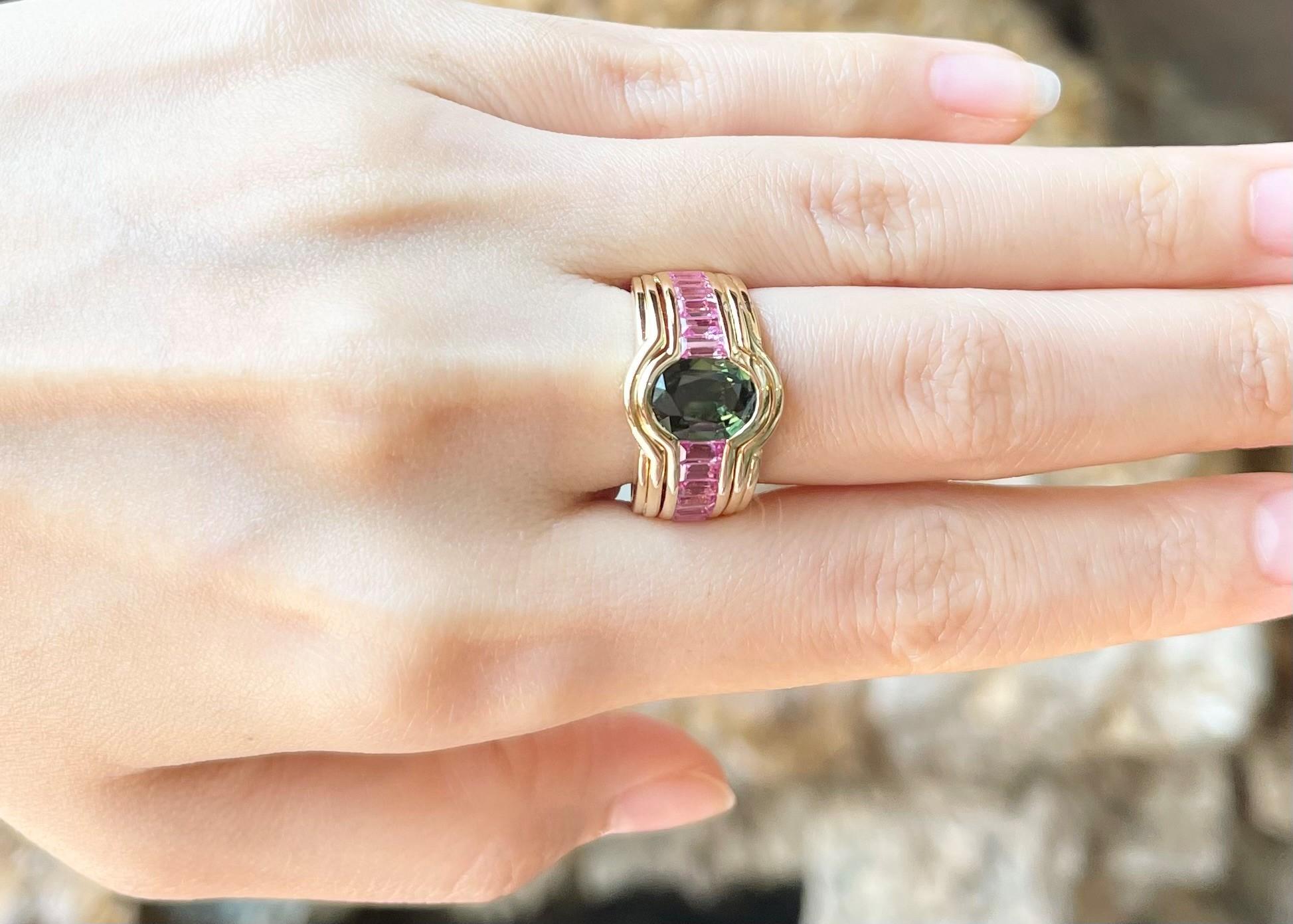 Green Sapphire with Pink Sapphire Ring set in 18K Gold Settings For Sale 1
