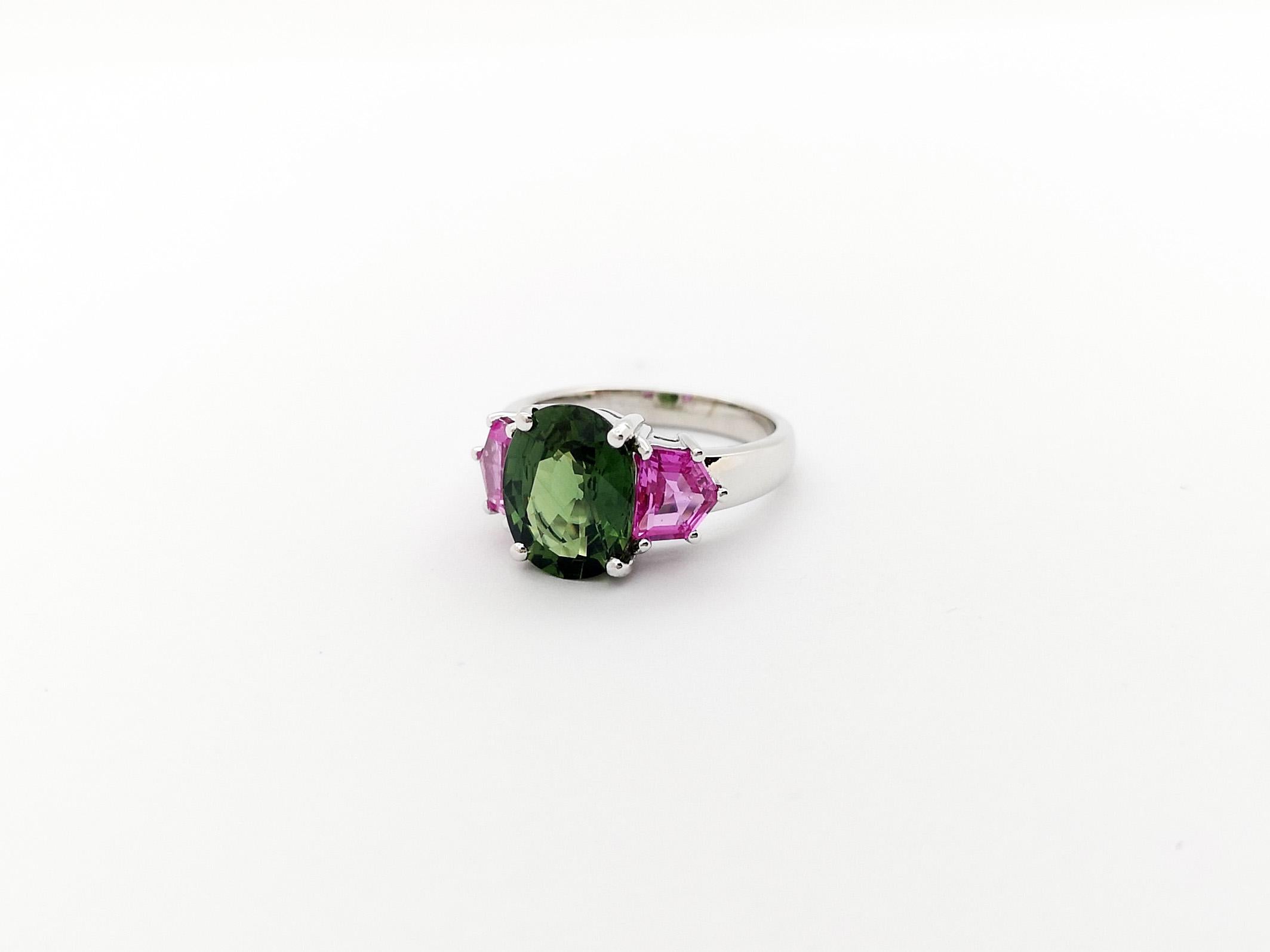 Green Sapphire with Pink Sapphire Ring set in 18K White Gold Settings  For Sale 4