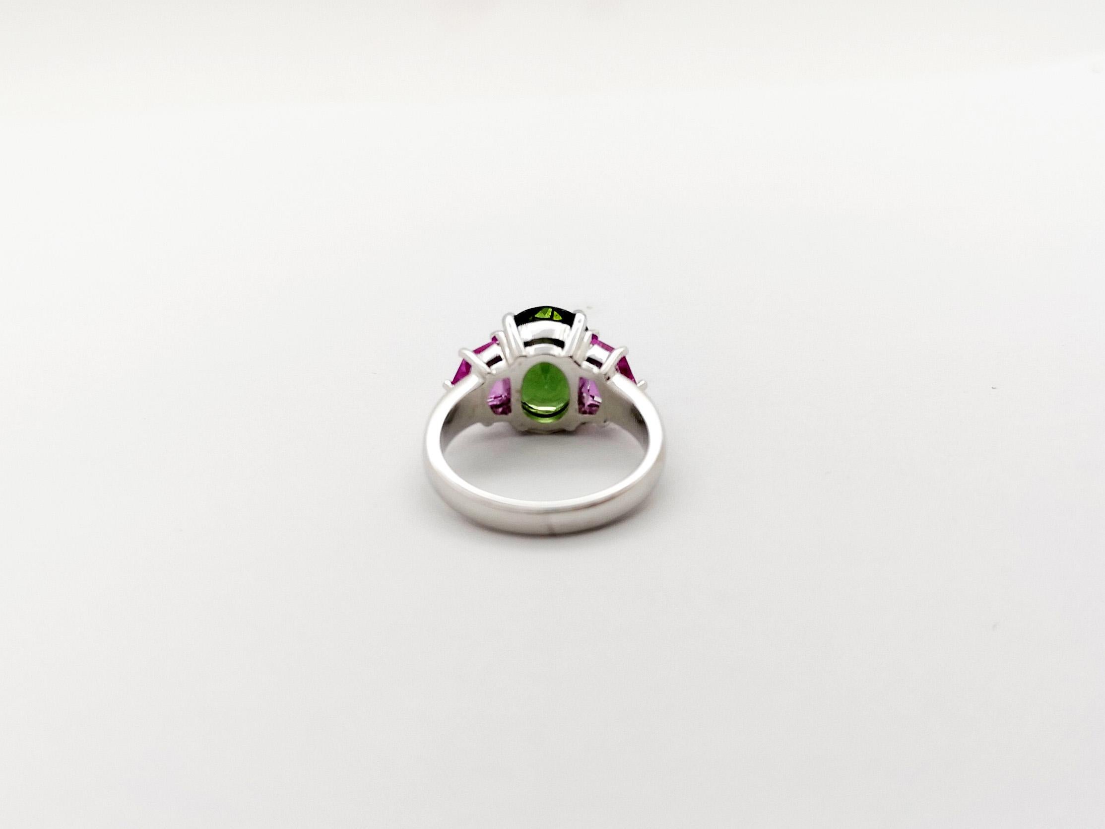 Green Sapphire with Pink Sapphire Ring set in 18K White Gold Settings  For Sale 5