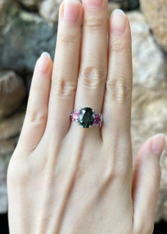 Green Sapphire with Pink Sapphire Ring set in 18K White Gold Settings