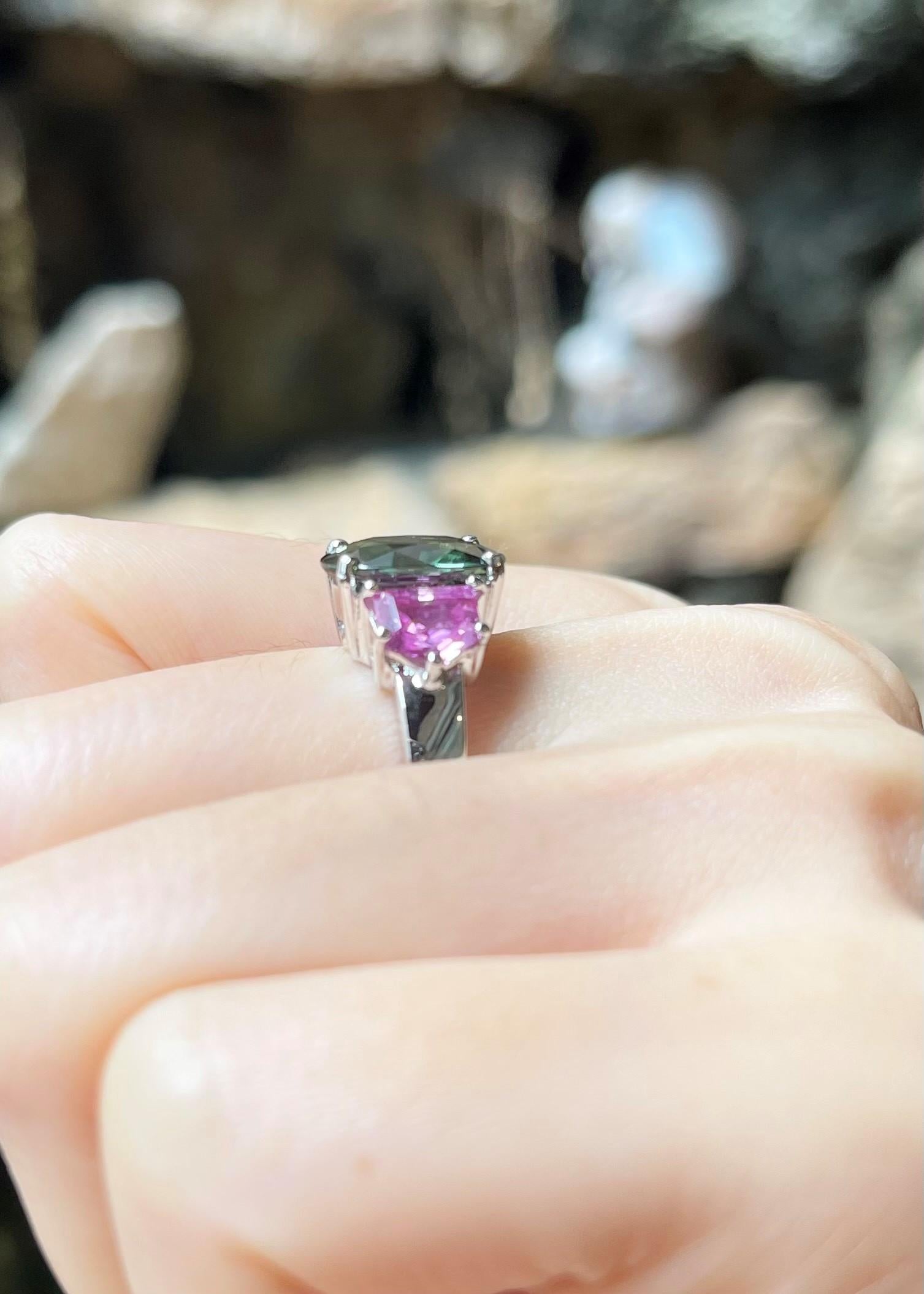 Green Sapphire with Pink Sapphire Ring set in 18K White Gold Settings  For Sale 1