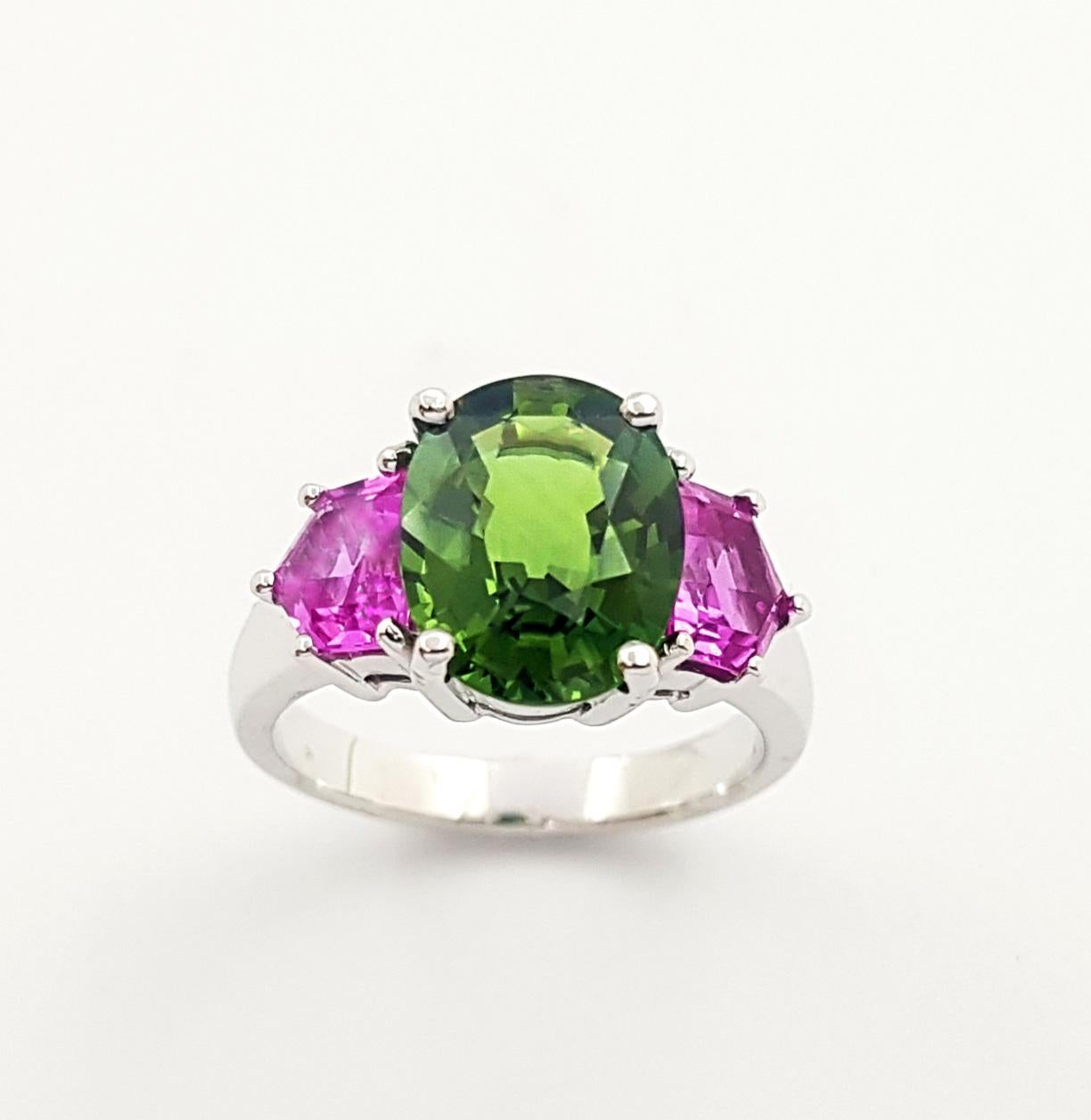 Green Sapphire with Pink Sapphire Ring set in 18K White Gold Settings  For Sale 2