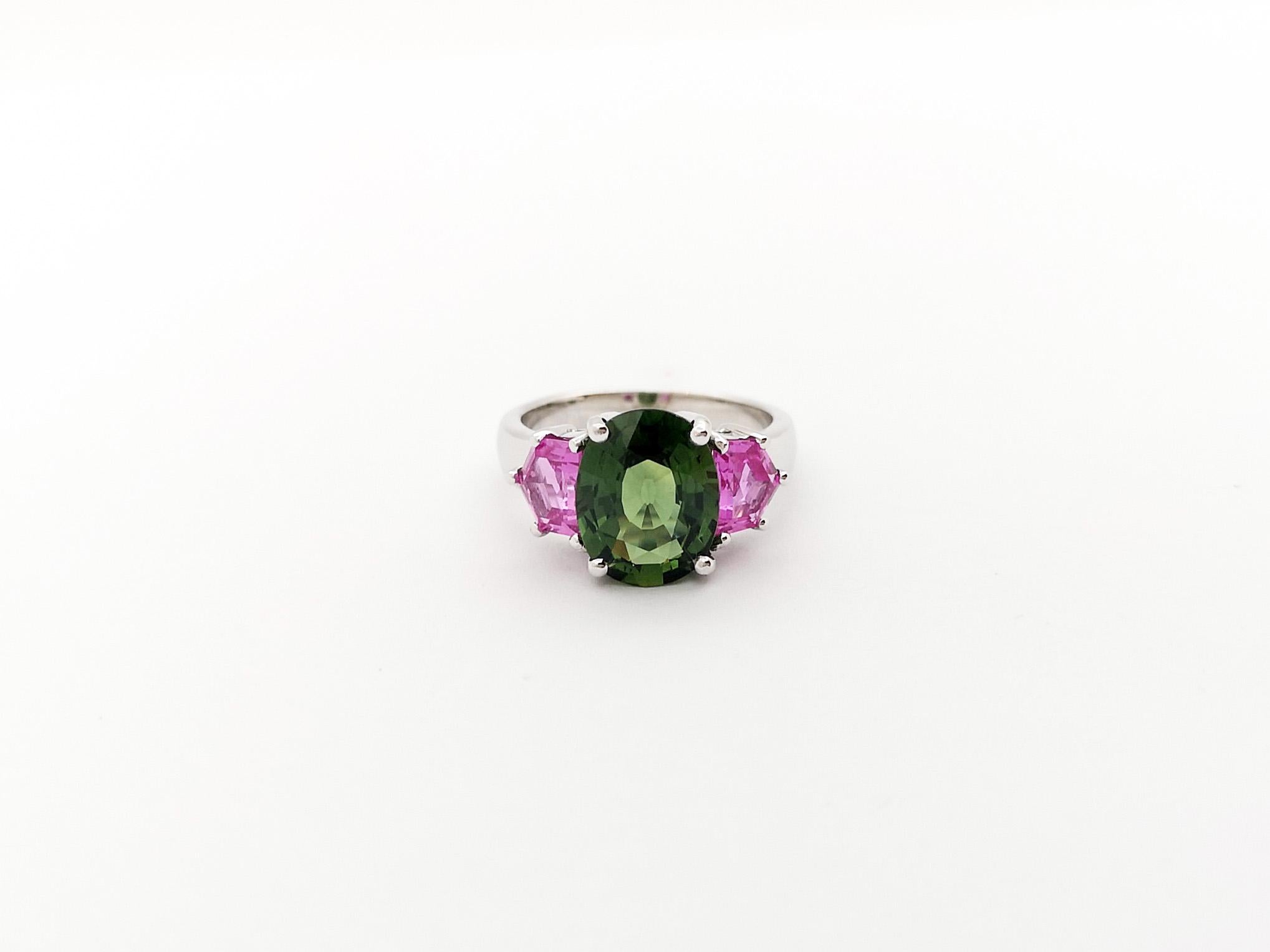 Green Sapphire with Pink Sapphire Ring set in 18K White Gold Settings  For Sale 3