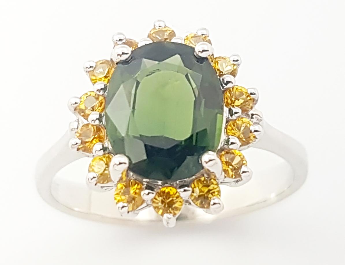 Green Sapphire with Yellow Sapphire Ring set in 14K White Gold Settings For Sale 6