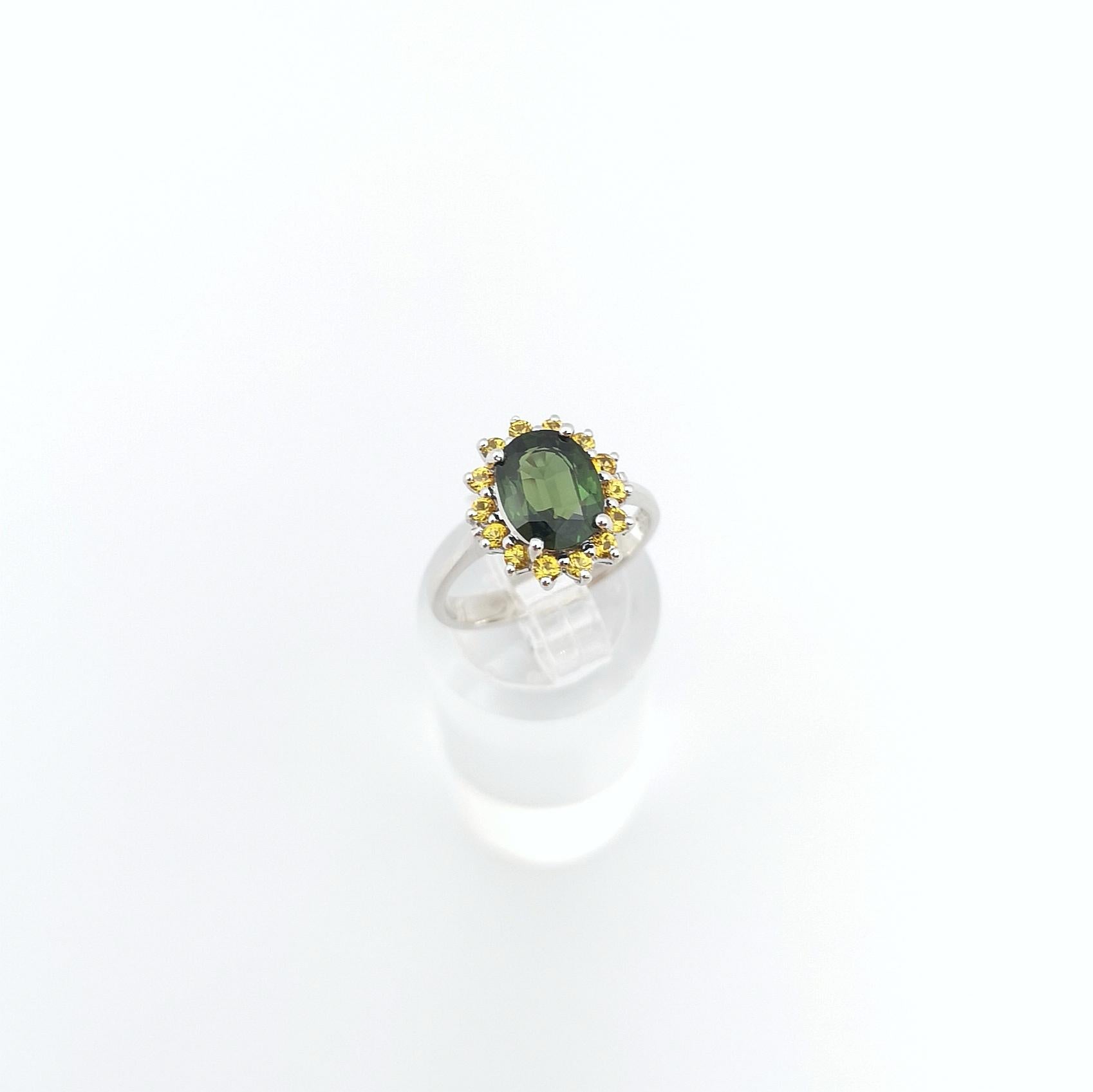 Green Sapphire with Yellow Sapphire Ring set in 14K White Gold Settings For Sale 7