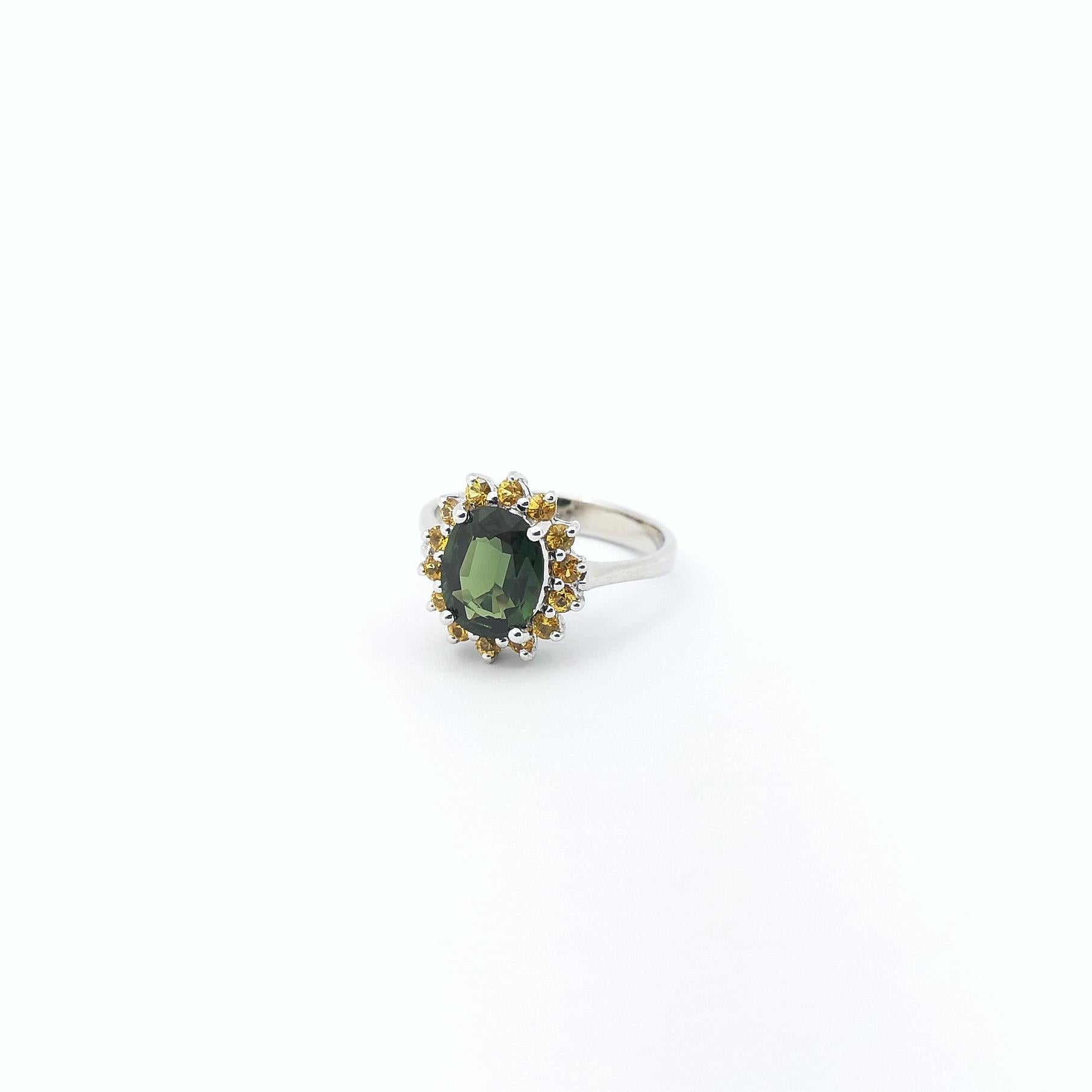 Ring mit grünem Saphir und gelbem Saphir in 14K Weißgoldfassung im Angebot 1