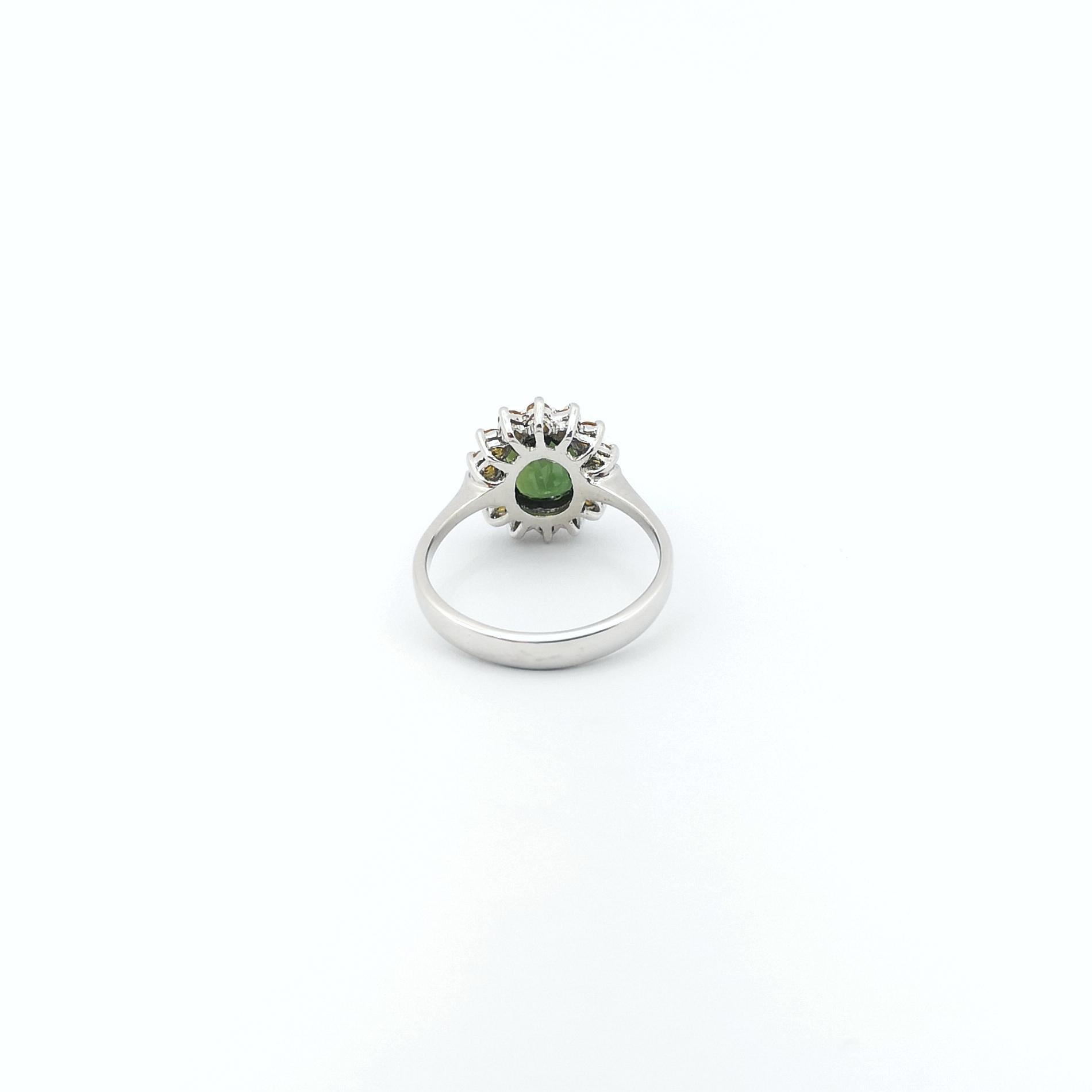 Green Sapphire with Yellow Sapphire Ring set in 14K White Gold Settings For Sale 2