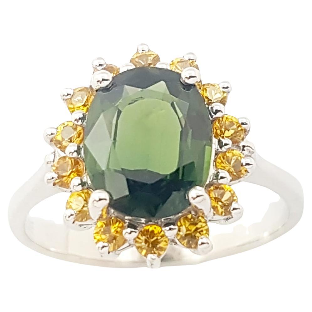 Ring mit grünem Saphir und gelbem Saphir in 14K Weißgoldfassung im Angebot