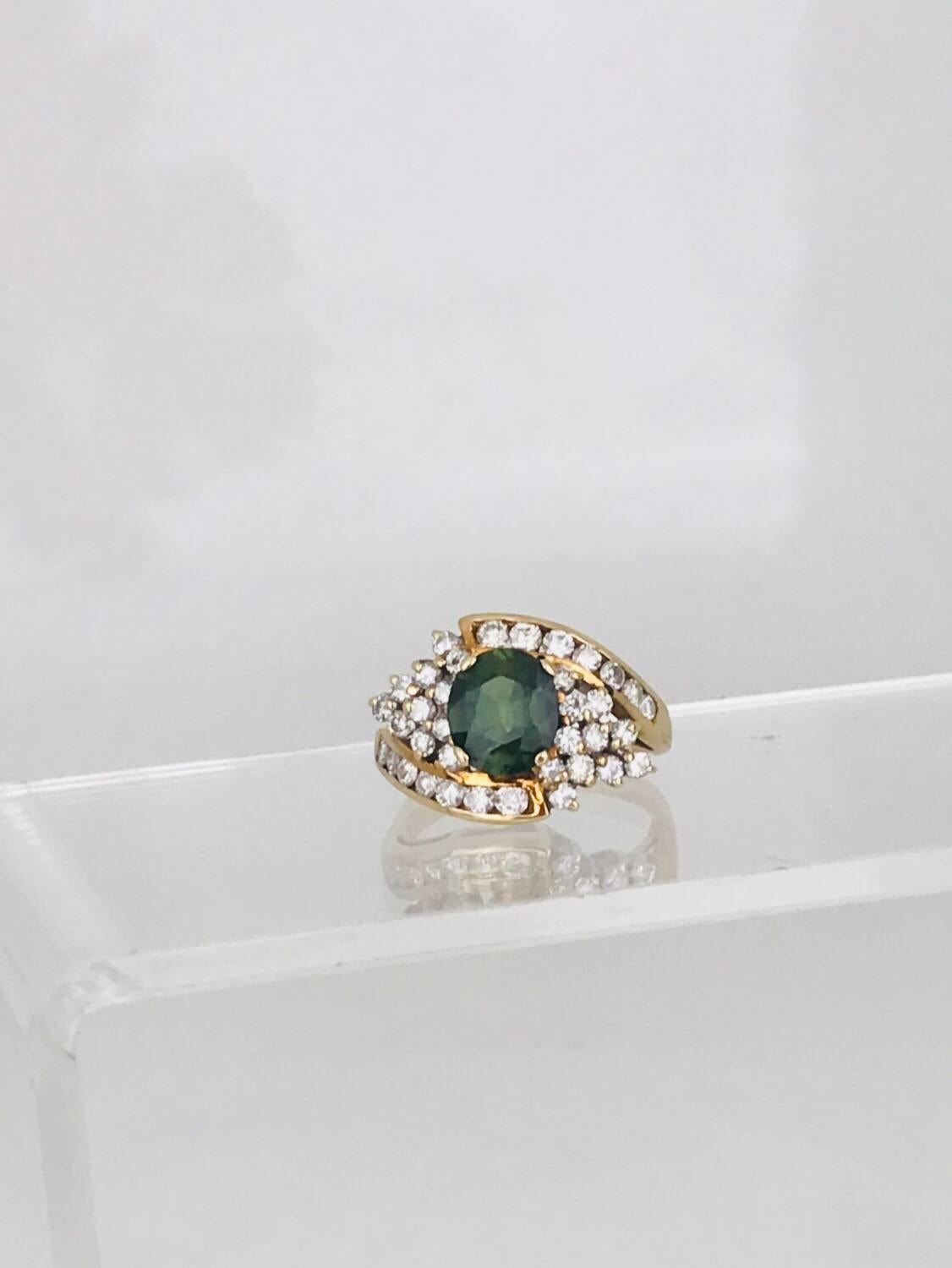 Green Sapphire 1.50 Carat Ring with 1.50 Carat Diamond, Retro Cluster In Excellent Condition For Sale In Aliso Viejo, CA
