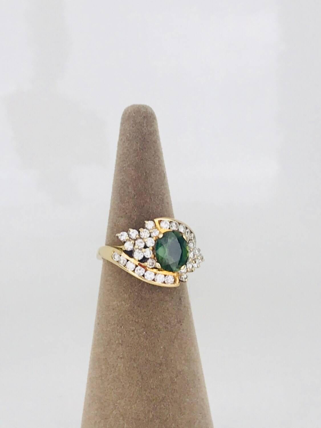 Green Sapphire 1.50 Carat Ring with 1.50 Carat Diamond, Retro Cluster For Sale 1