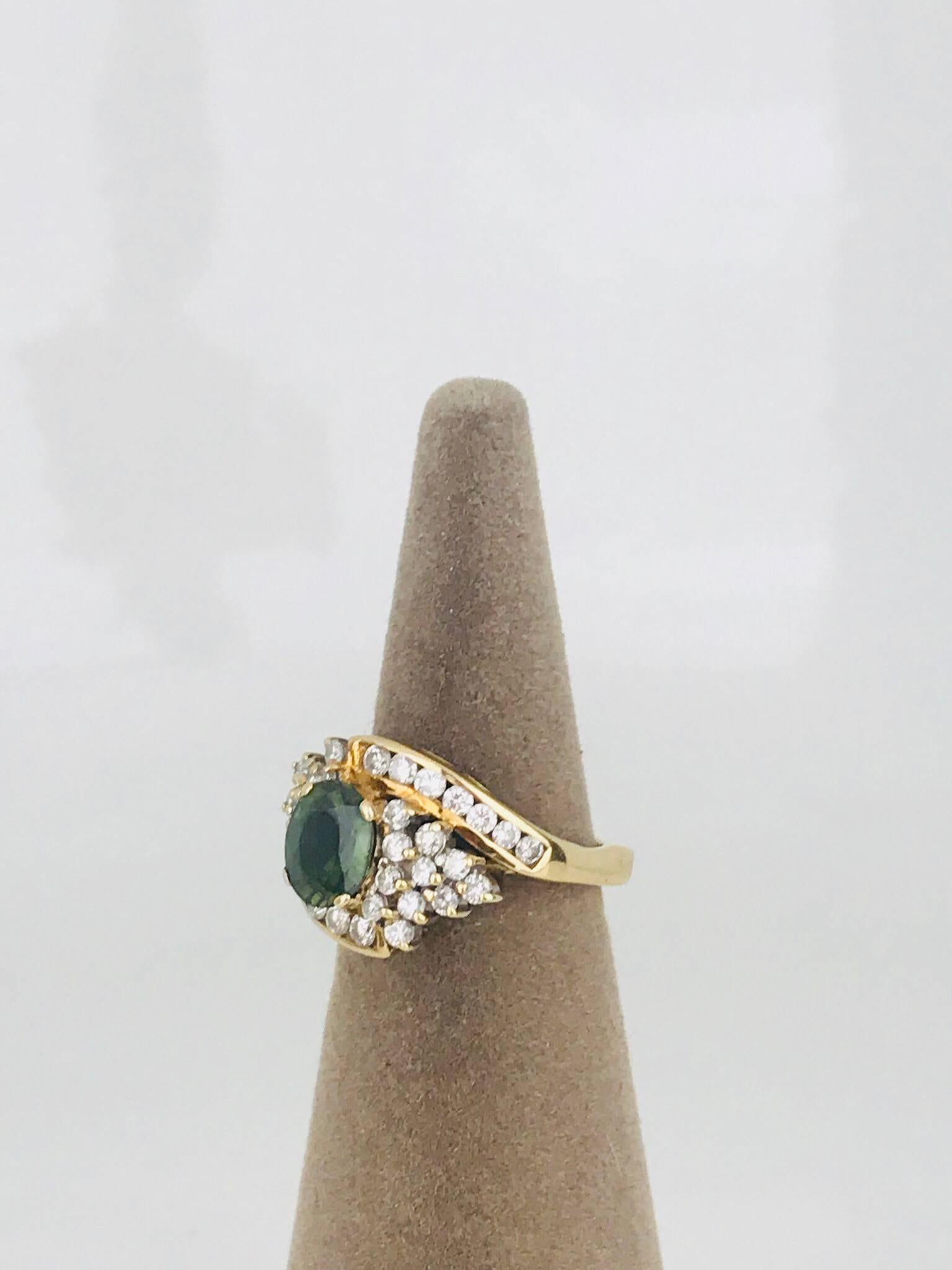 Green Sapphire 1.50 Carat Ring with 1.50 Carat Diamond, Retro Cluster For Sale 2