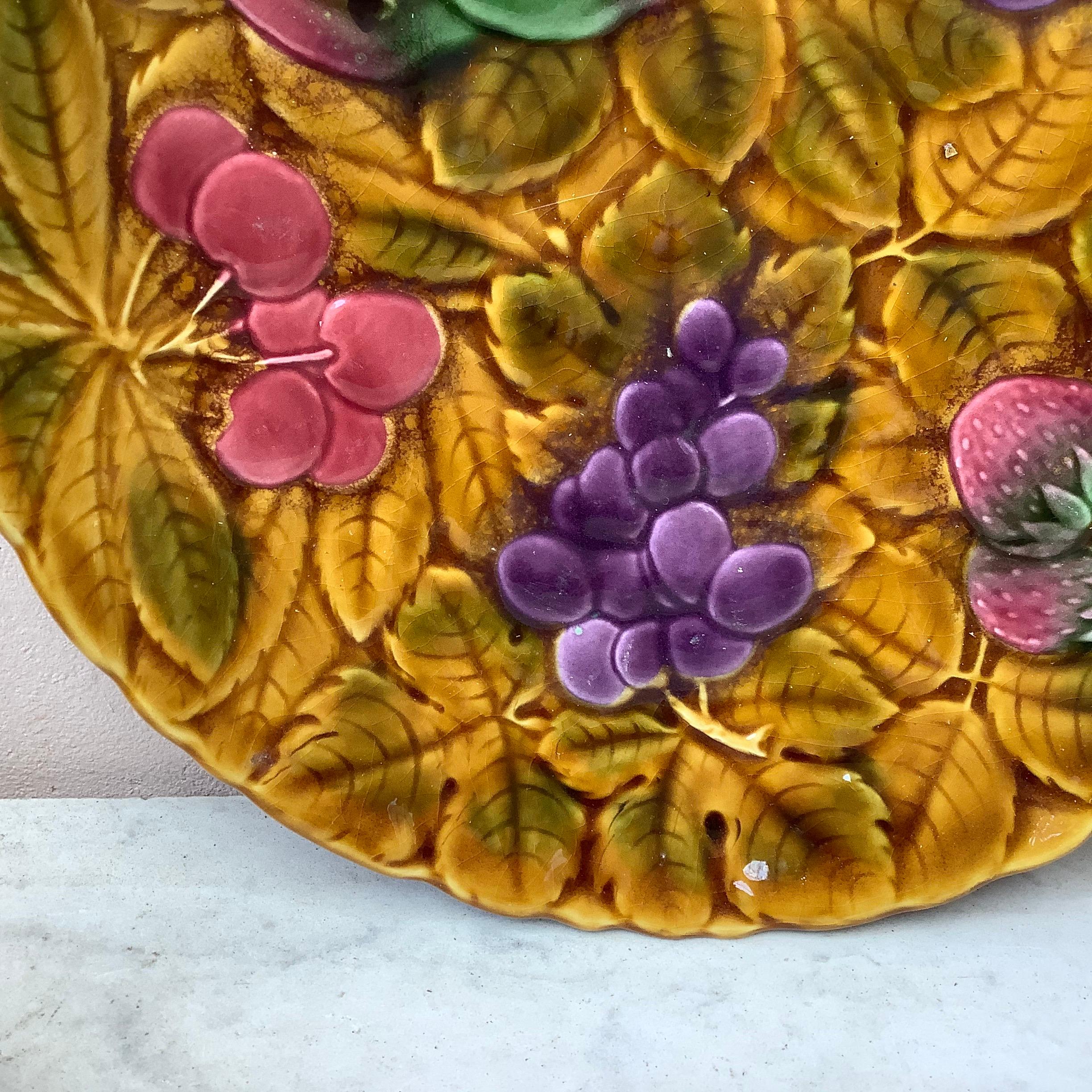 Majolica Platter with Fruits Sarreguemines, circa 1930 In Good Condition For Sale In Austin, TX