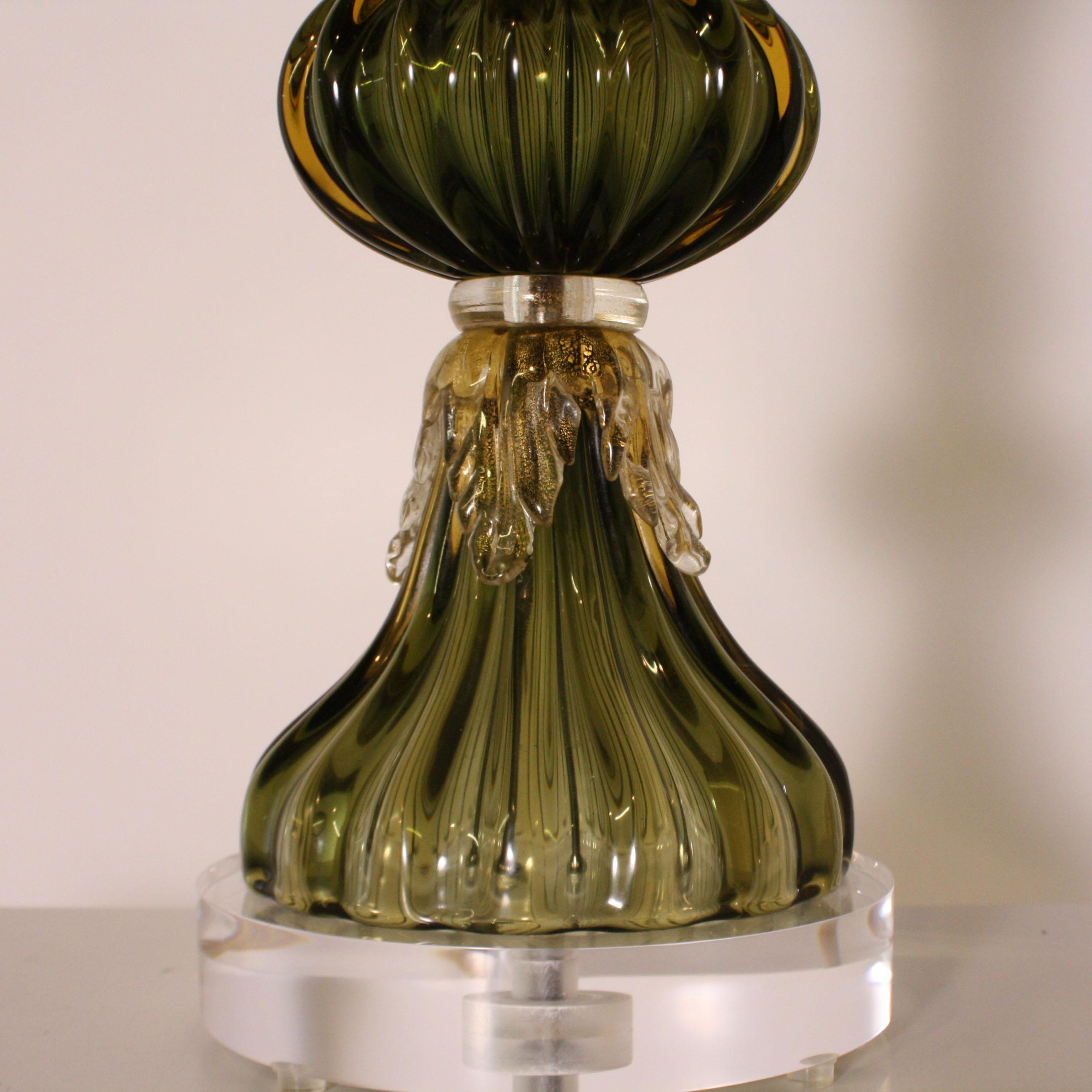 Green Seguso for Marbro lamp with gold leaves, circa 1960.