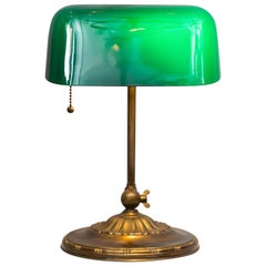 Bankierlampe mit grünem Schirm:: um 1917 von der Emeralite Co.