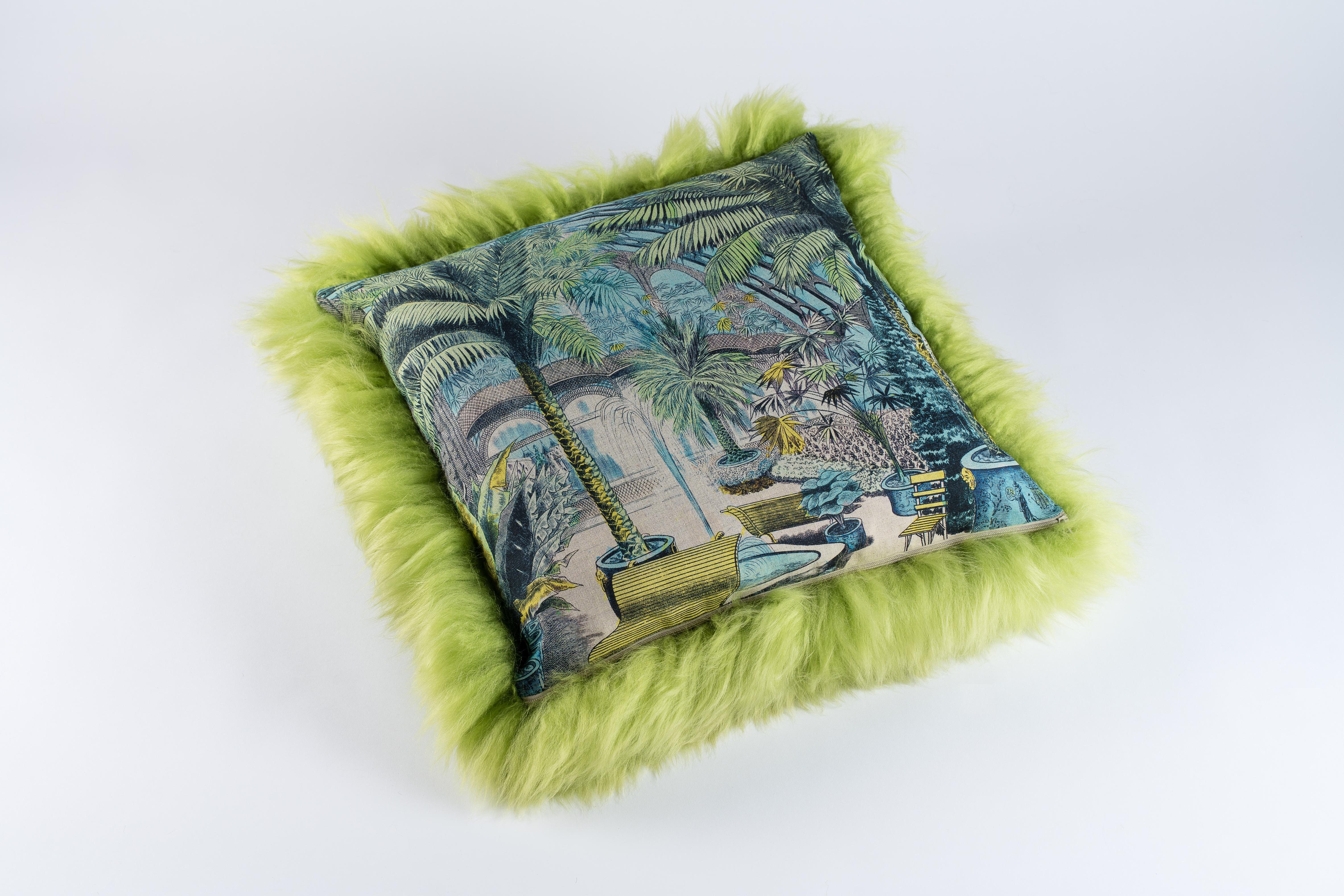 Wonderful and exclusive pillow
Light green sheepskin
Exclusive fabric en linen - Maison Images d'Epinal
Feather cushions.