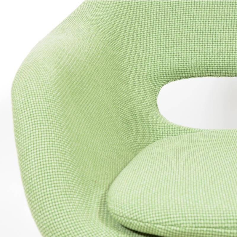 Green Shell Chair by Miroslav Navrátil, 1960s In Good Condition For Sale In Zbiroh, CZ