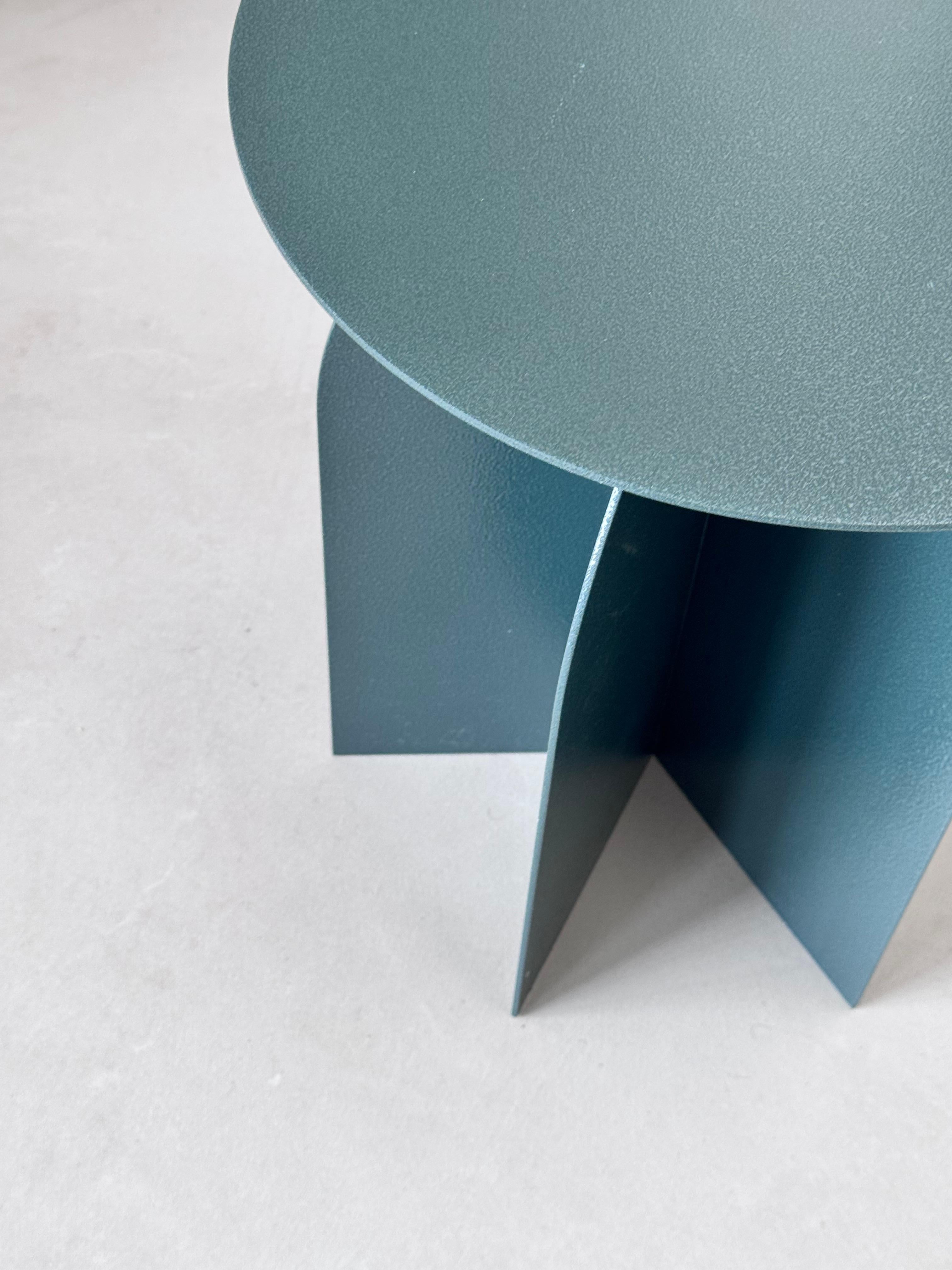 Grüner Beistelltisch , Contemporary design , Skulpturaler Beistelltisch  , Minimalistisch im Angebot 2