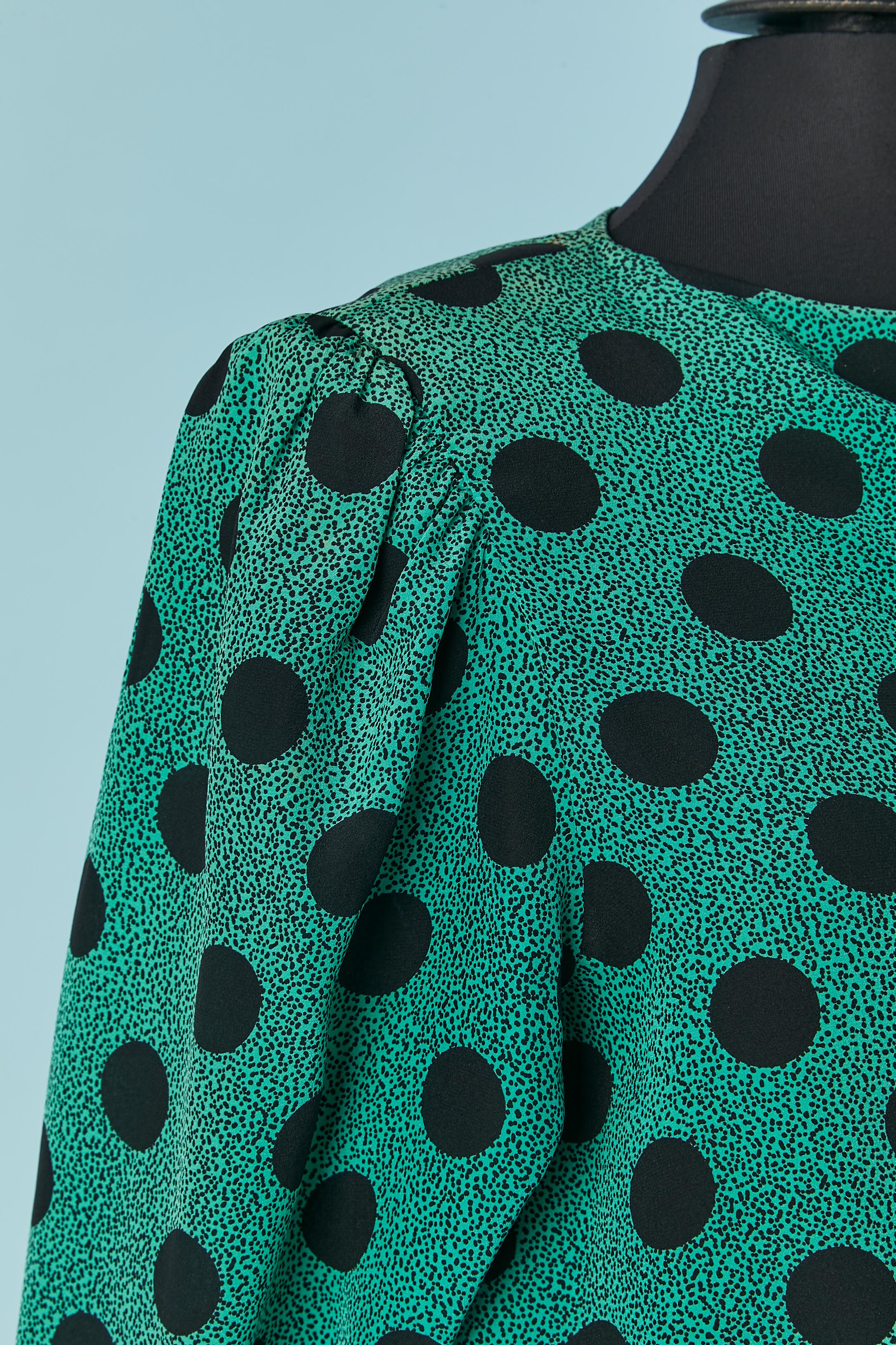 Green silk with polka dots pattern shirt and wrap skirt ensemble LANVIN W1985 In Excellent Condition For Sale In Saint-Ouen-Sur-Seine, FR