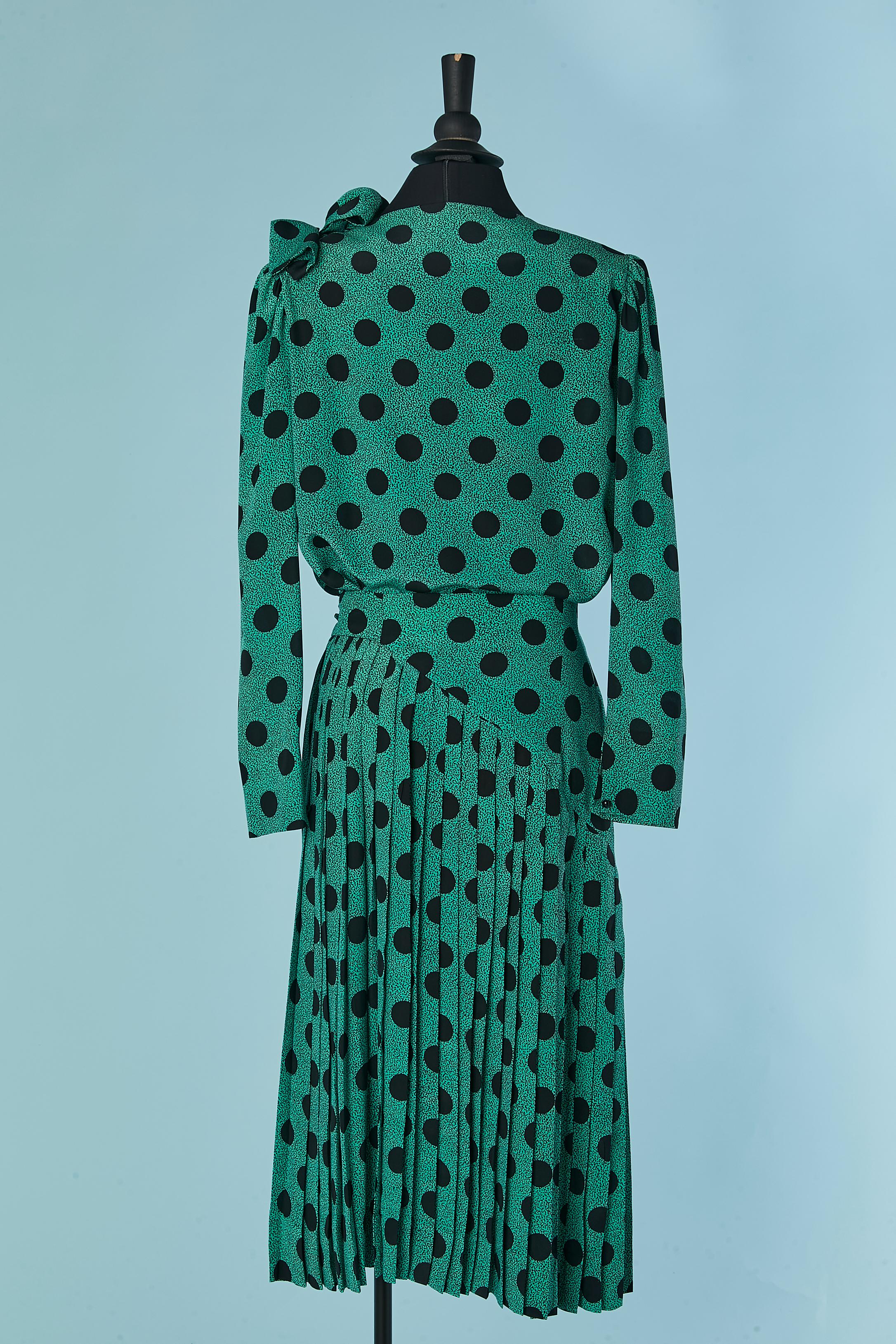 Green silk with polka dots pattern shirt and wrap skirt ensemble LANVIN W1985 For Sale 2