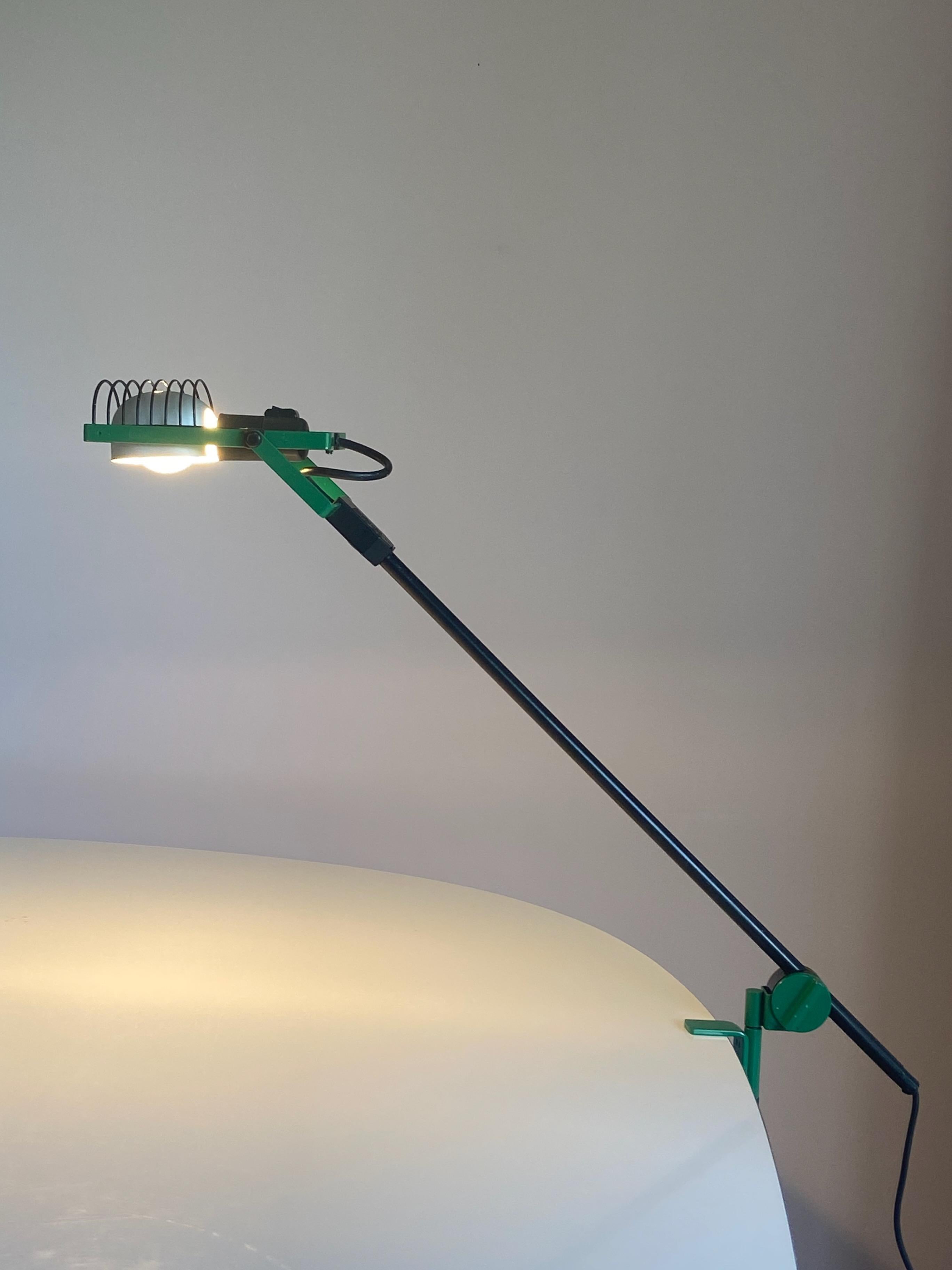 Peint Lampe de bureau Sintesi verte conçue par Ernesto Gismondi pour Artemide, années 1970 en vente