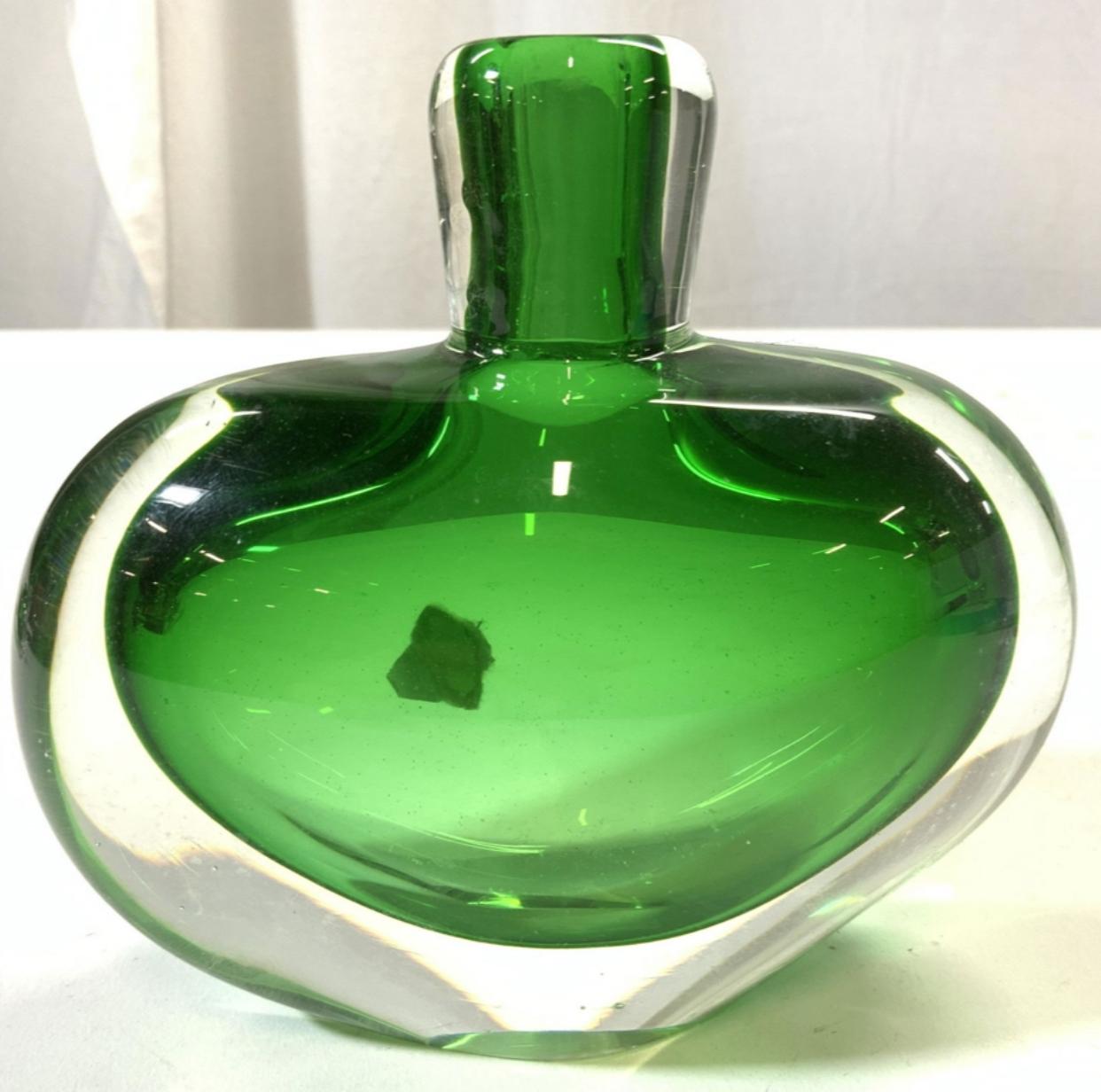 Green Sommerso Murano Glass Decanter With Stopper. en Bueno estado para la venta en Chicago, IL