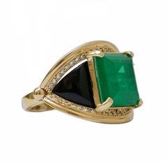 Green Sone, Diamonds, Onyx, 18 Karat Yellow Gold Ring.