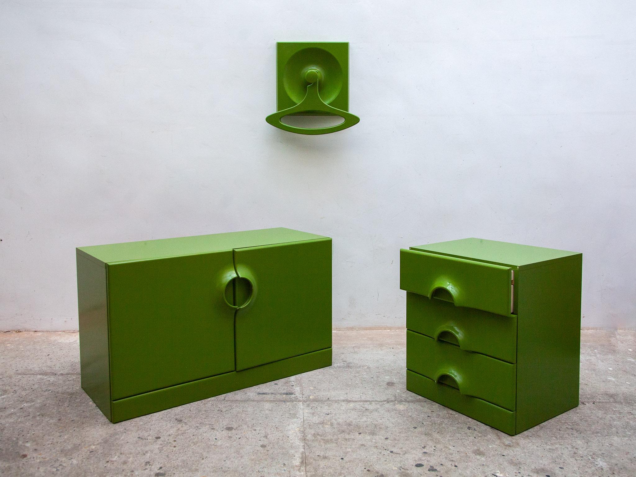 Aparador Spage Age Verde, Tres perchas Quadro Wardro- de Jürgen Lange, años 70 en venta 4