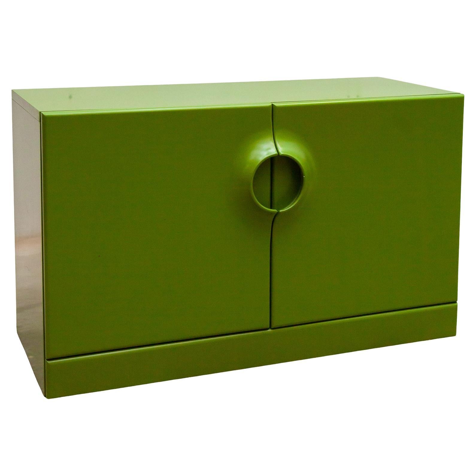Conjunto verde de aparador de dos puertas Quadro de mediados de siglo con tres elementos de armario de pared y perchas diseñado en los años 70 por Jürgen Lange para Schönbuch. Este conjunto Quadro de muebles Spage Age es un bello ejemplo de diseño
