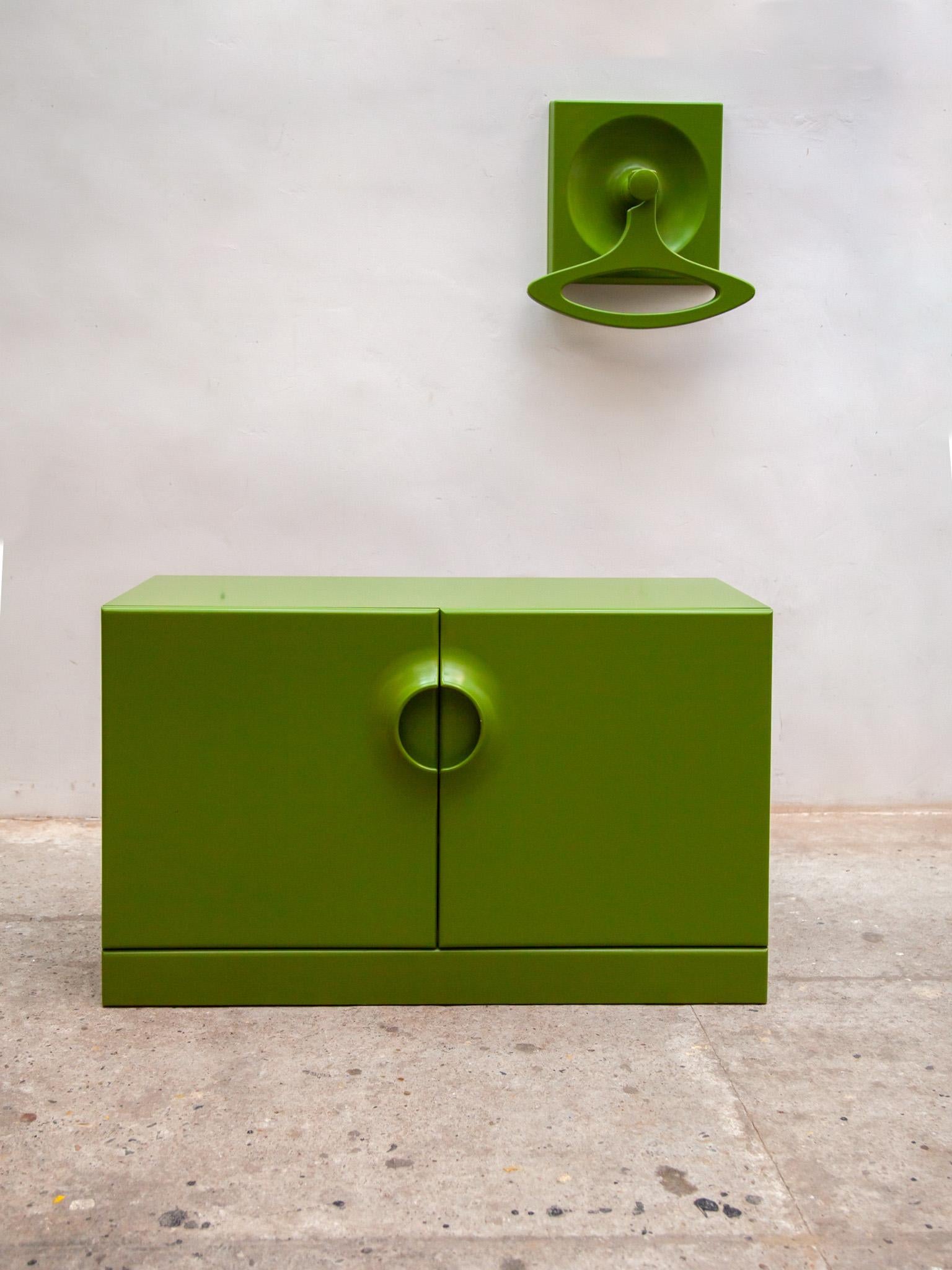 Aparador Spage Age Verde, Tres perchas Quadro Wardro- de Jürgen Lange, años 70 en Bueno estado para la venta en Antwerp, BE
